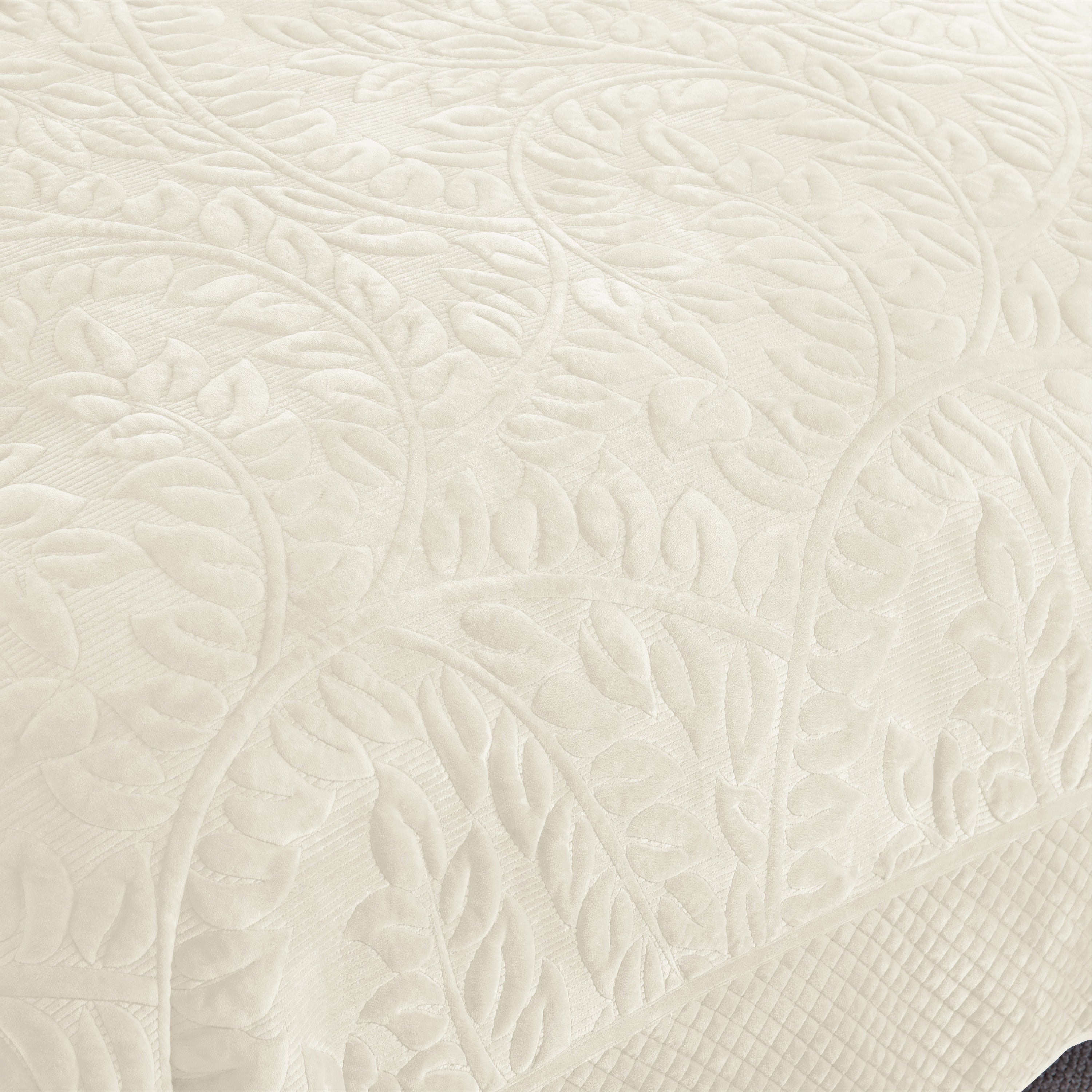 3 Piece Oversized Luxury Velvet Quilt Set Leaf Embroidered Bedspread