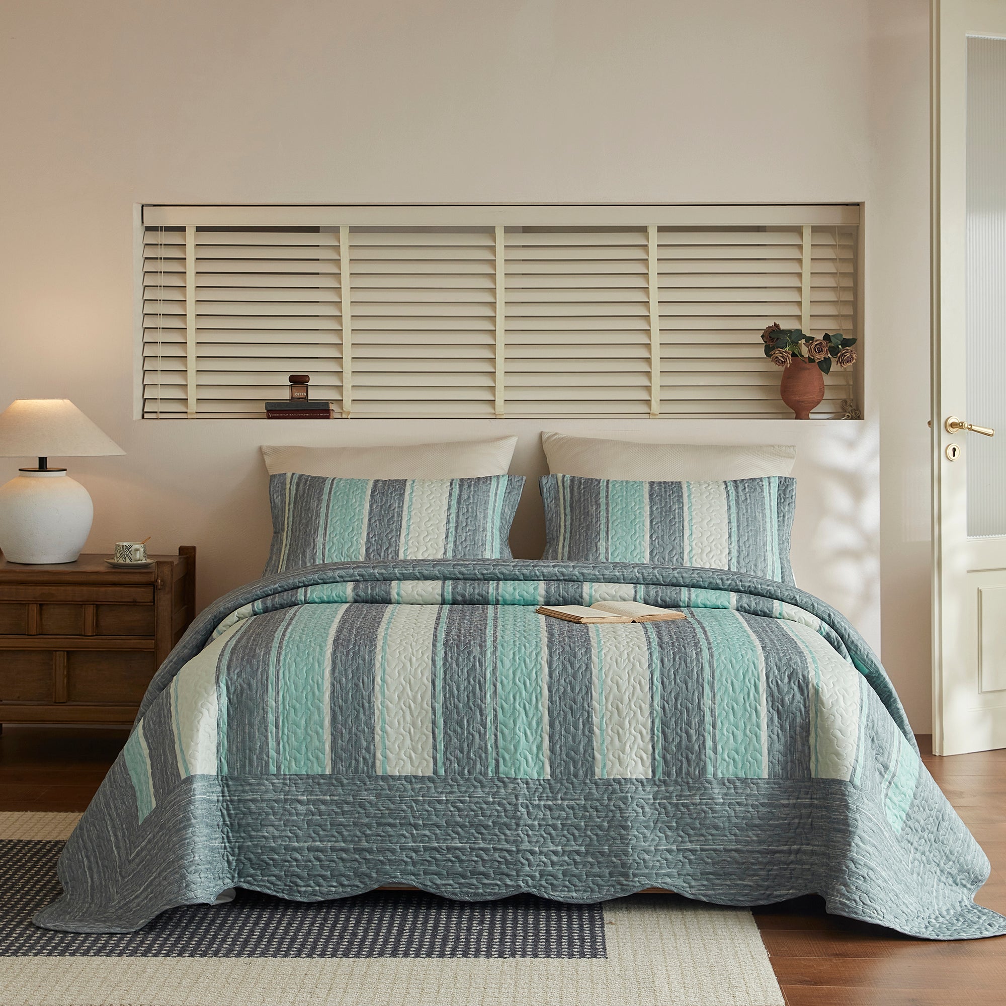 3 Piece Lightweight Polyester Modern Striped Quilt Bedspread Set BY224