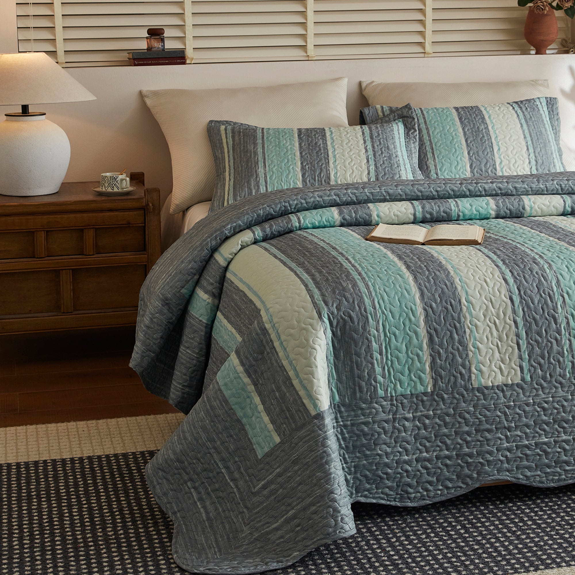 3 Piece Lightweight Polyester Modern Striped Quilt Bedspread Set BY224