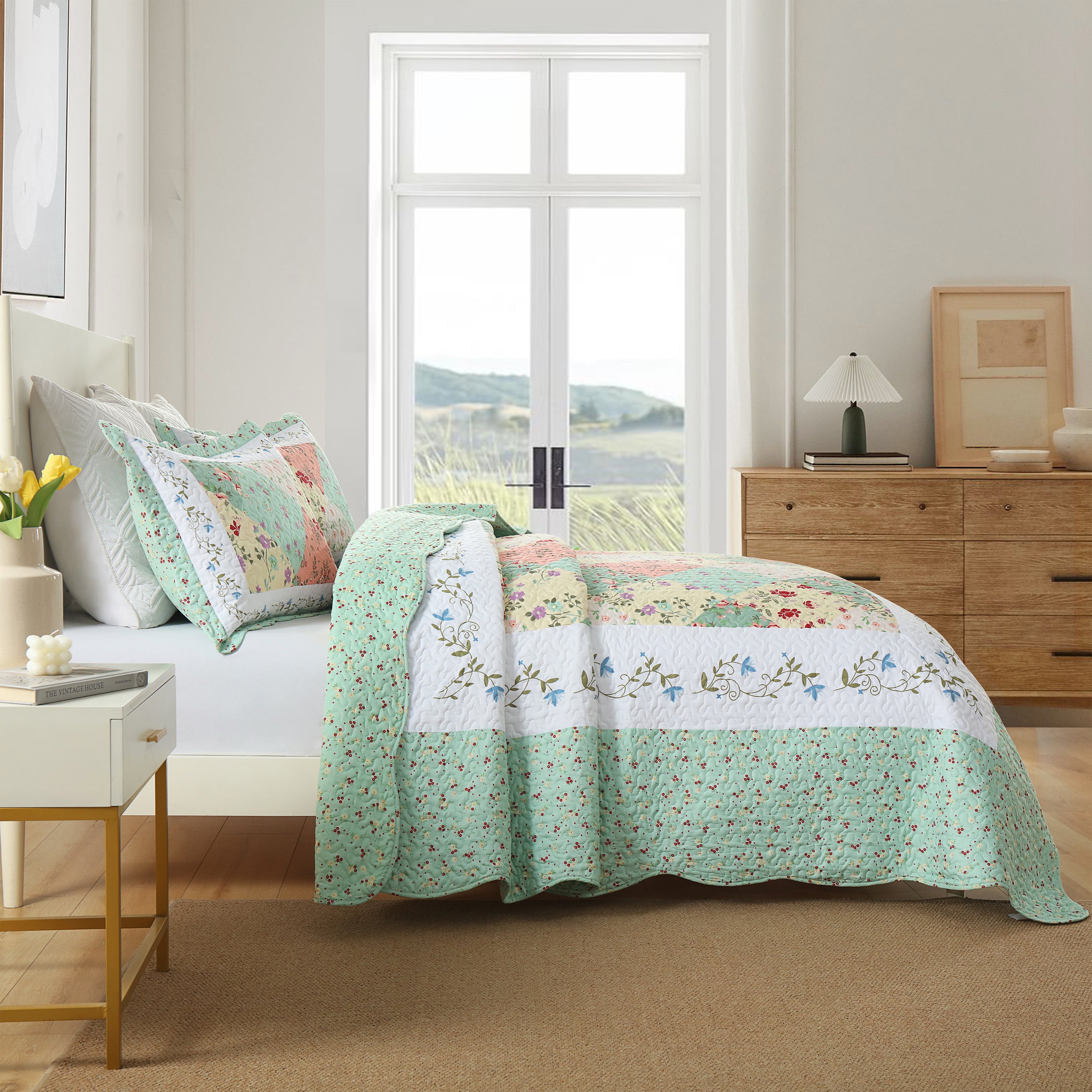 3 Piece Floral Patchwork Quilt Set – Lightweight Cottage Garden Bedspread B014