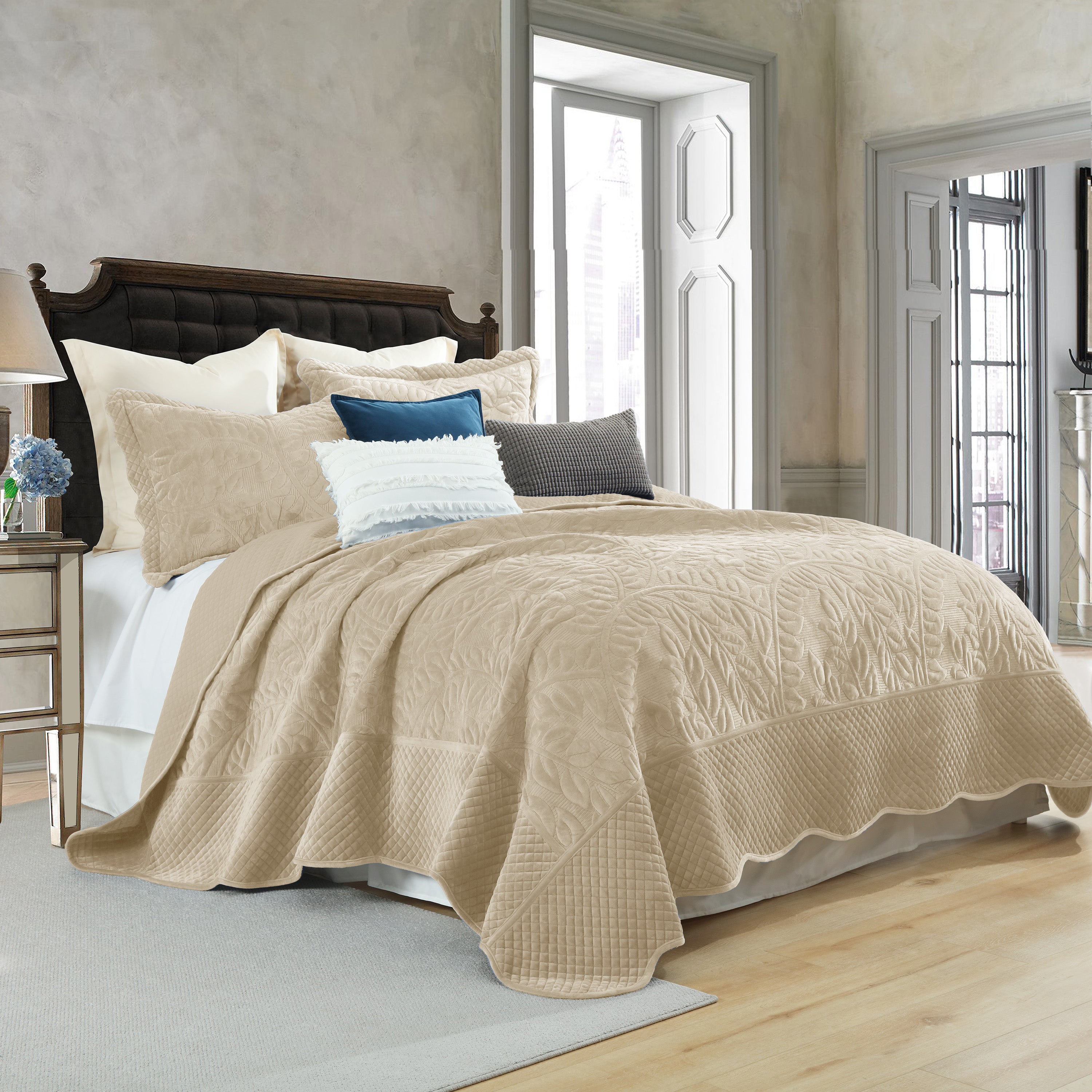 3 Piece Oversized Luxury Velvet Quilt Set Leaf Embroidered Bedspread