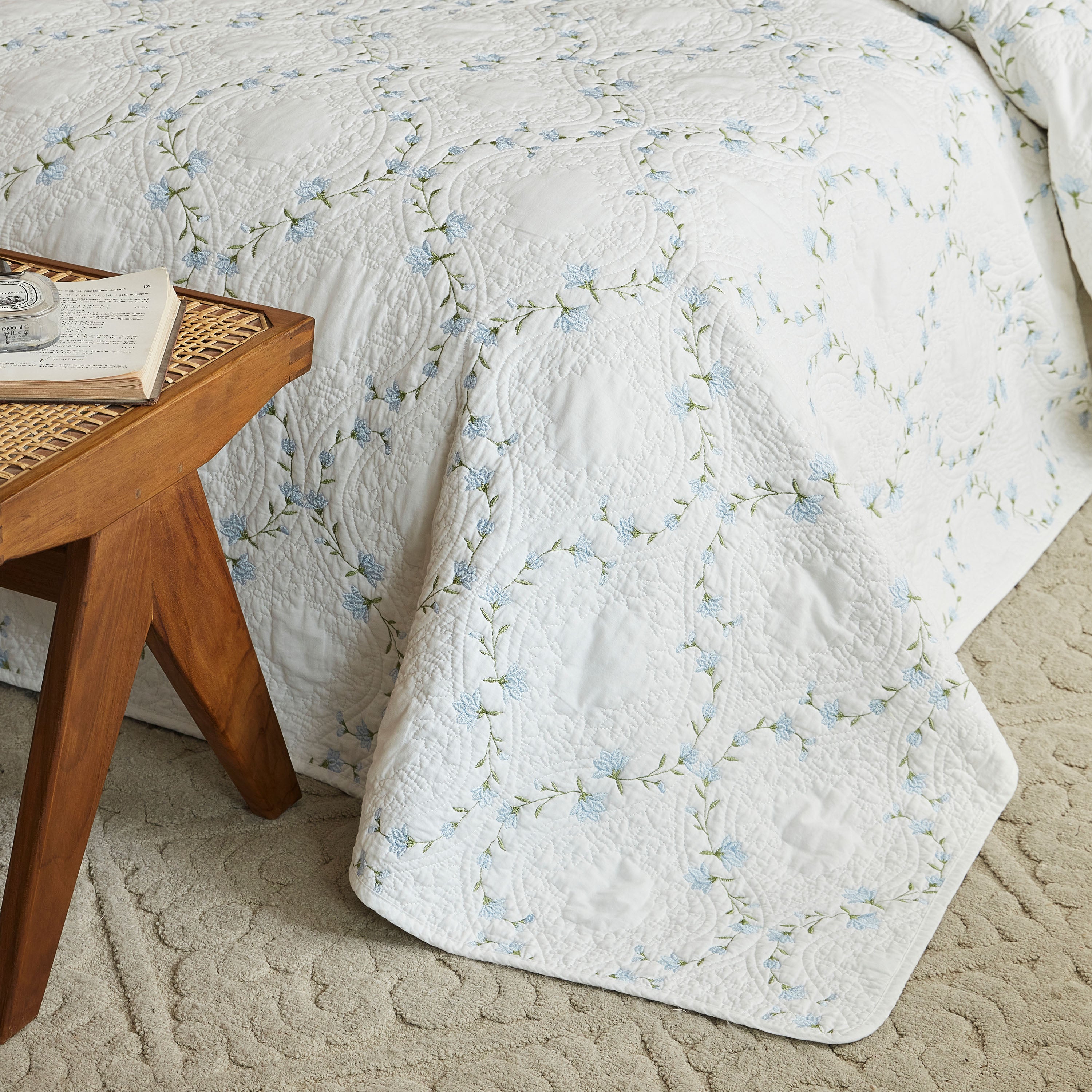 3 Piece 100% Cotton Embroidered Floral Quilt Set – Vintage Farmhouse Bedspread