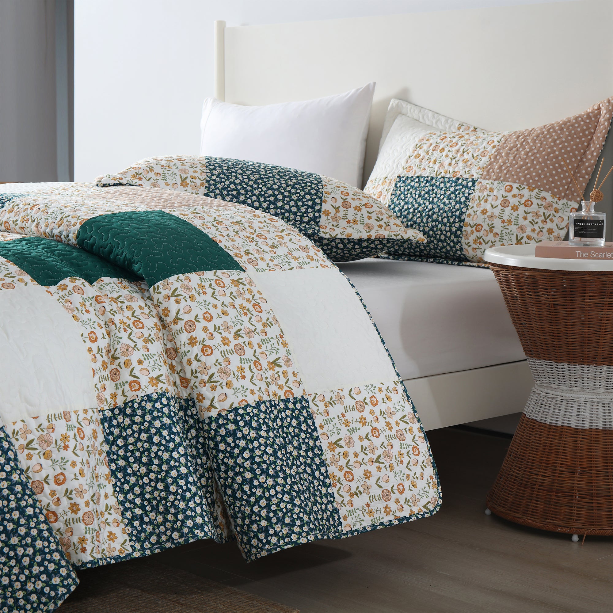 Handcrafted Patchwork Cotton Quilt Bedspread Set - 3-Piece Vintage Style Holiday Bedding PW102