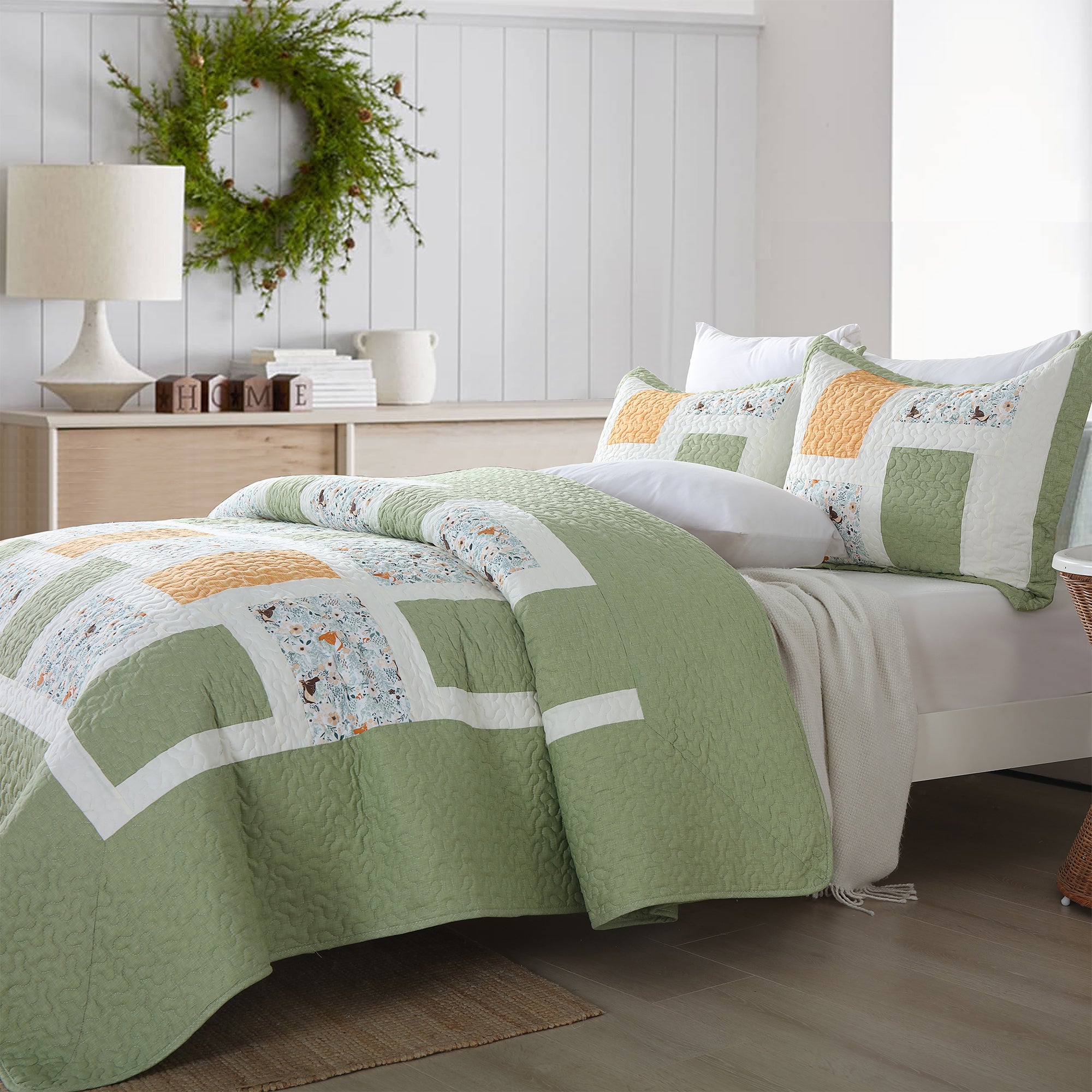Handcrafted Christmas Patchwork Cotton Quilt Bedspread Set - 3-Piece Vintage Style Holiday Bedding PW103