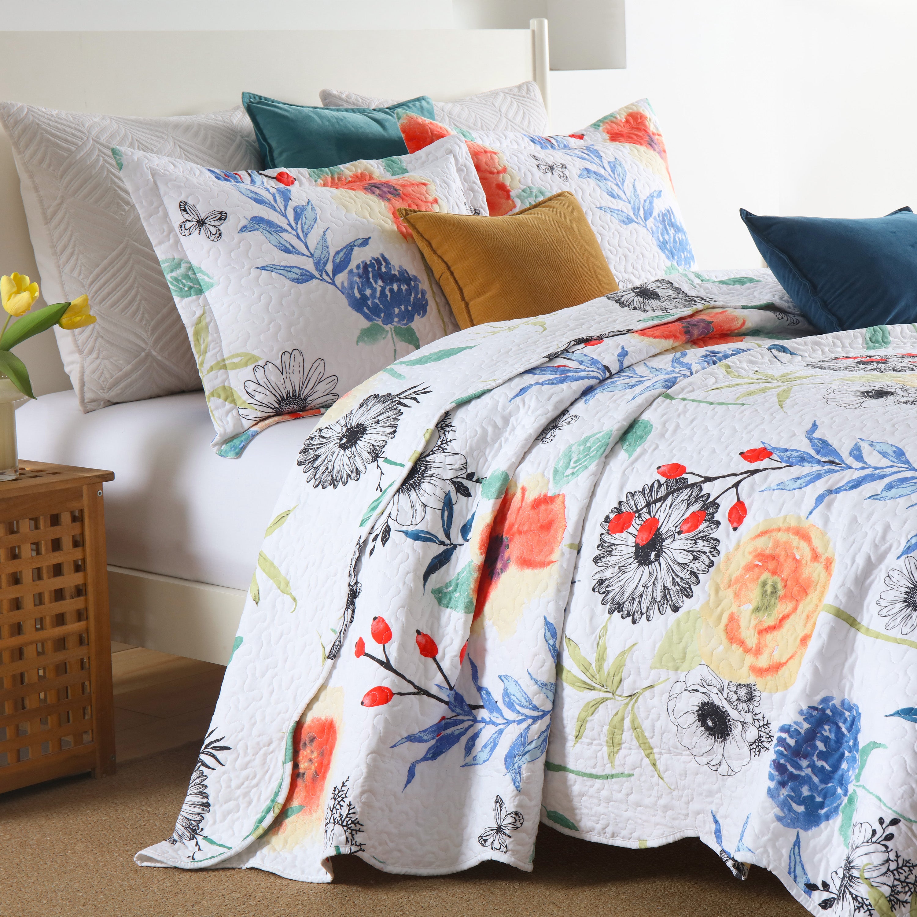 3 Piece Printed Floral Lightweight Quilt Bedspread Set BY209
