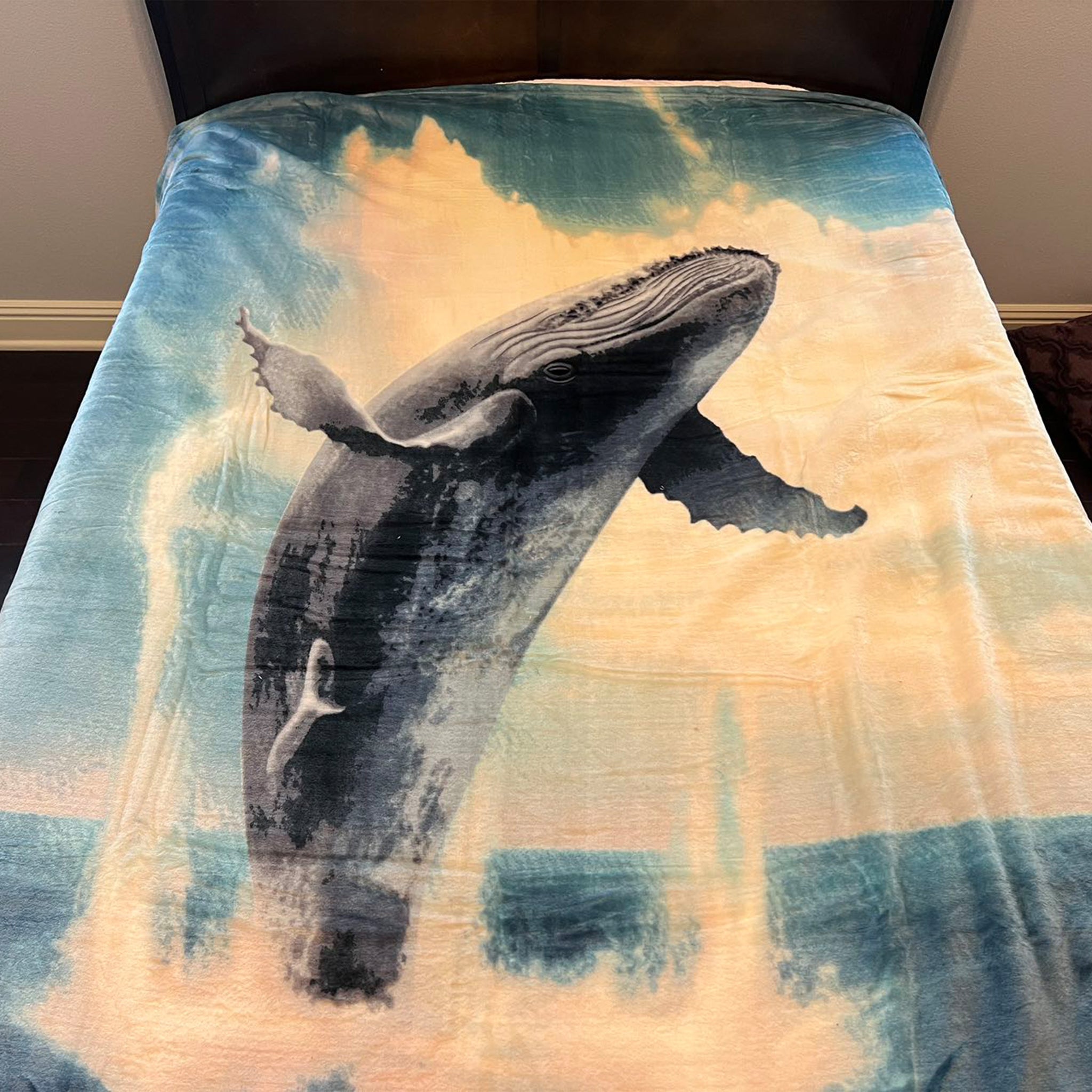 Queen Size Flannel Blanket, Ultra Soft and Warm, 400 GSM Heavyweight Plush Throw, All-Season Cozy Bed Blanket for Winter 95" x 86"