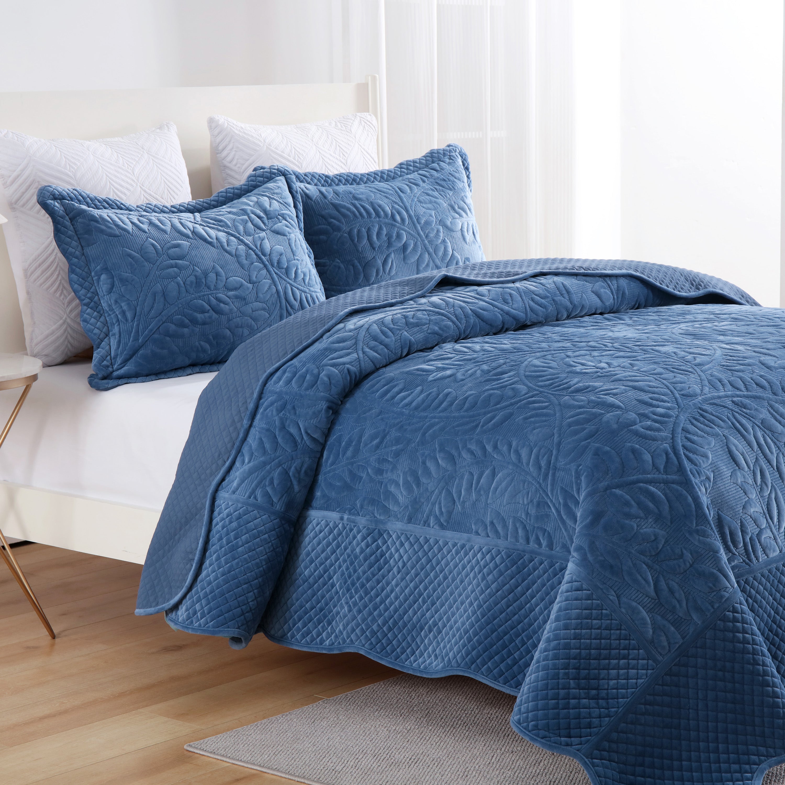 3 Piece Oversized Luxury Velvet Quilt Set Leaf Embroidered Bedspread