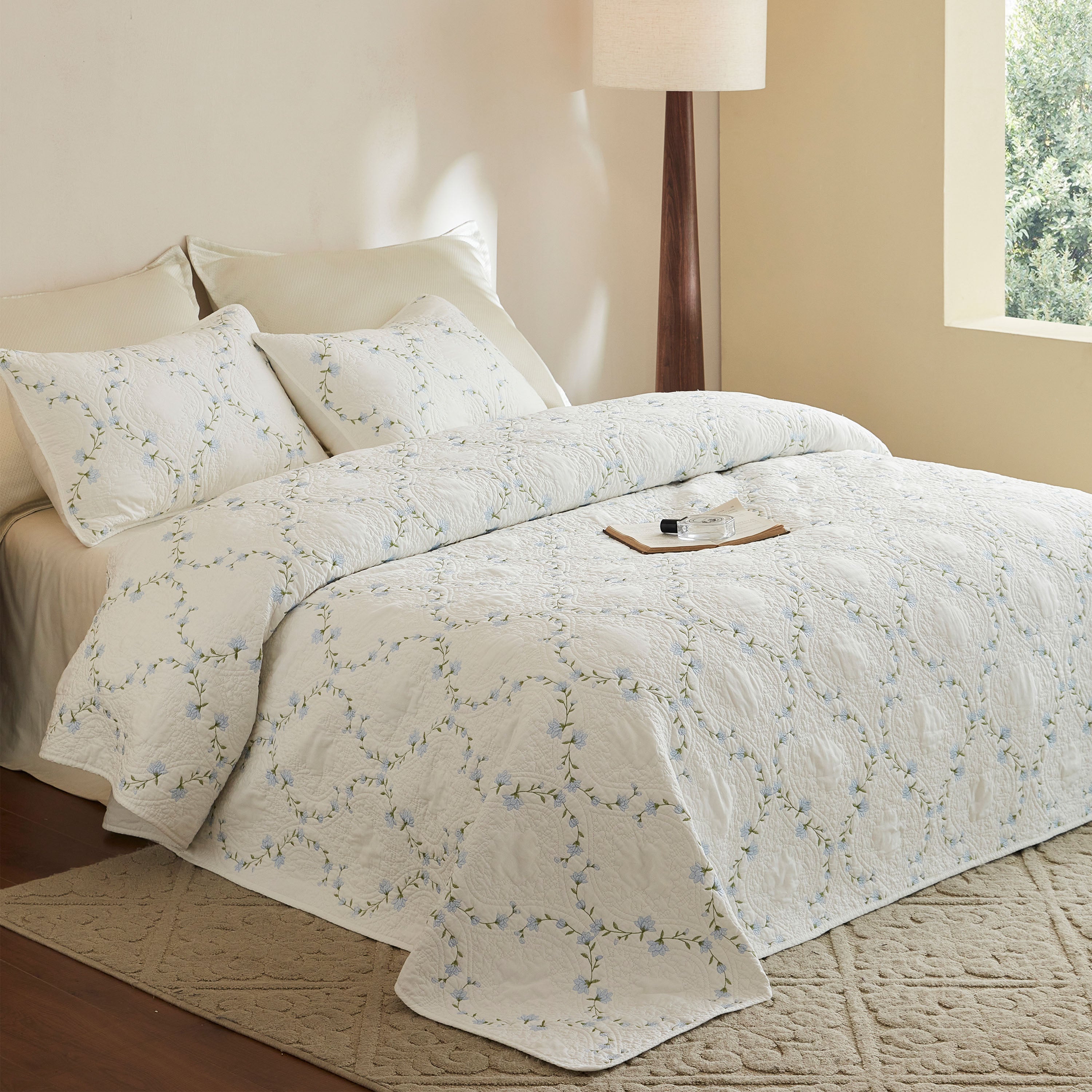 3 Piece 100% Cotton Embroidered Floral Quilt Set – Vintage Farmhouse Bedspread