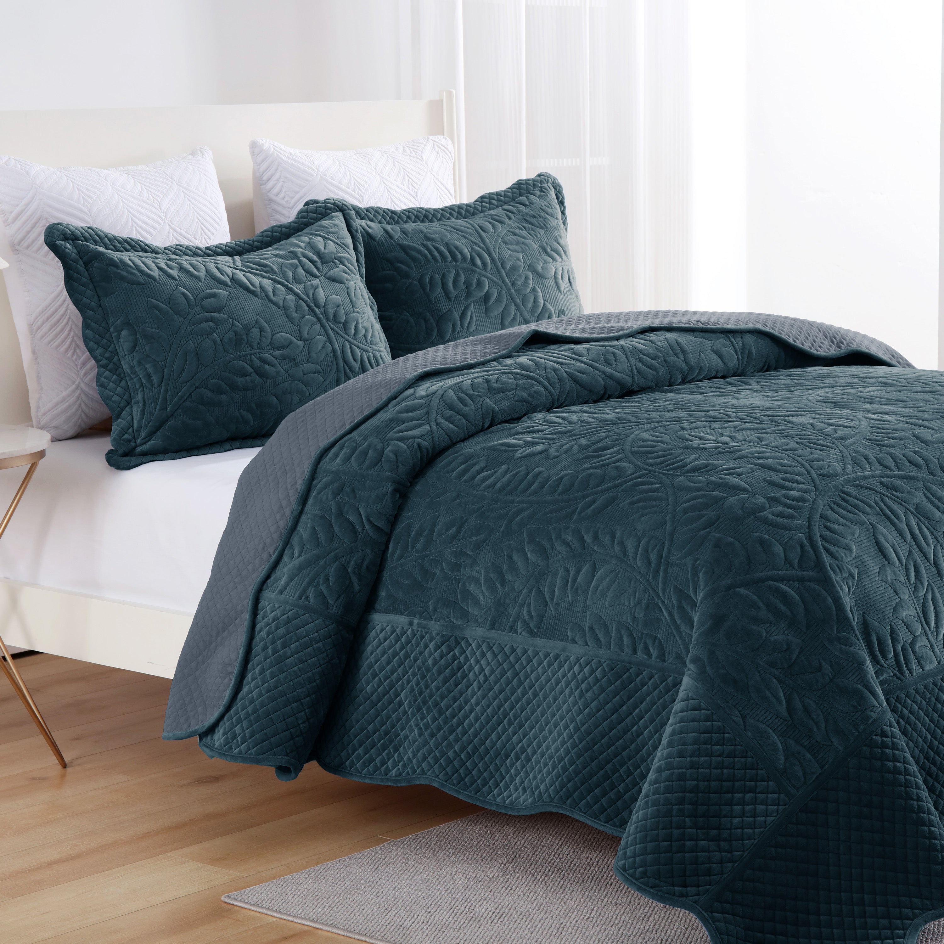 3 Piece Oversized Luxury Velvet Quilt Set Leaf Embroidered Bedspread