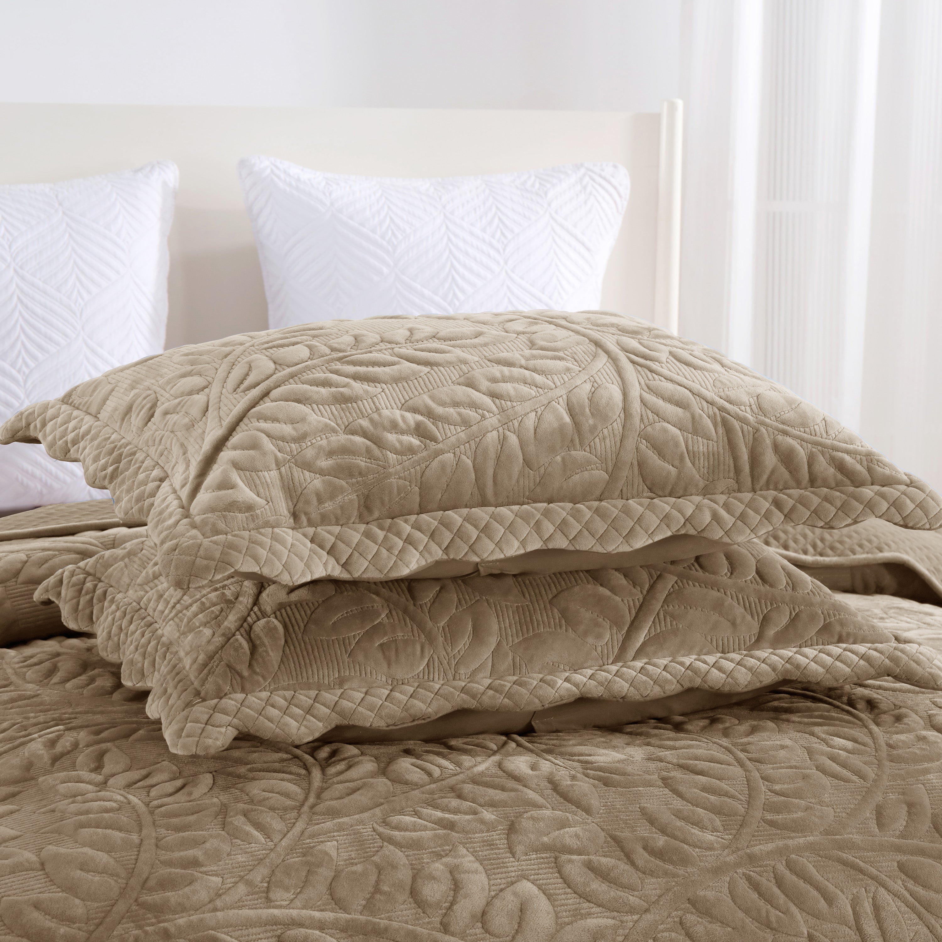 3 Piece Oversized Luxury Velvet Quilt Set Leaf Embroidered Bedspread