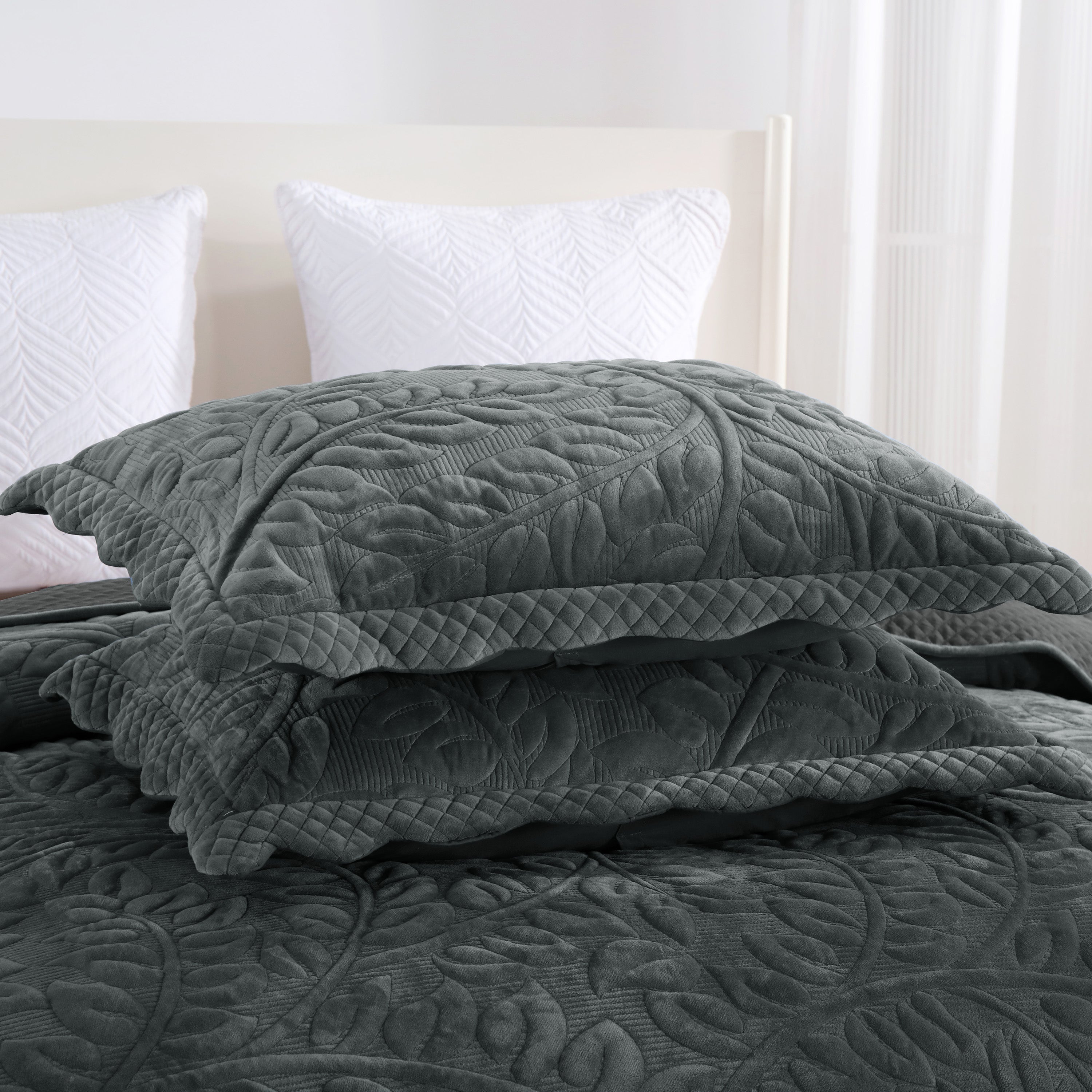 3 Piece Oversized Luxury Velvet Quilt Set Leaf Embroidered Bedspread