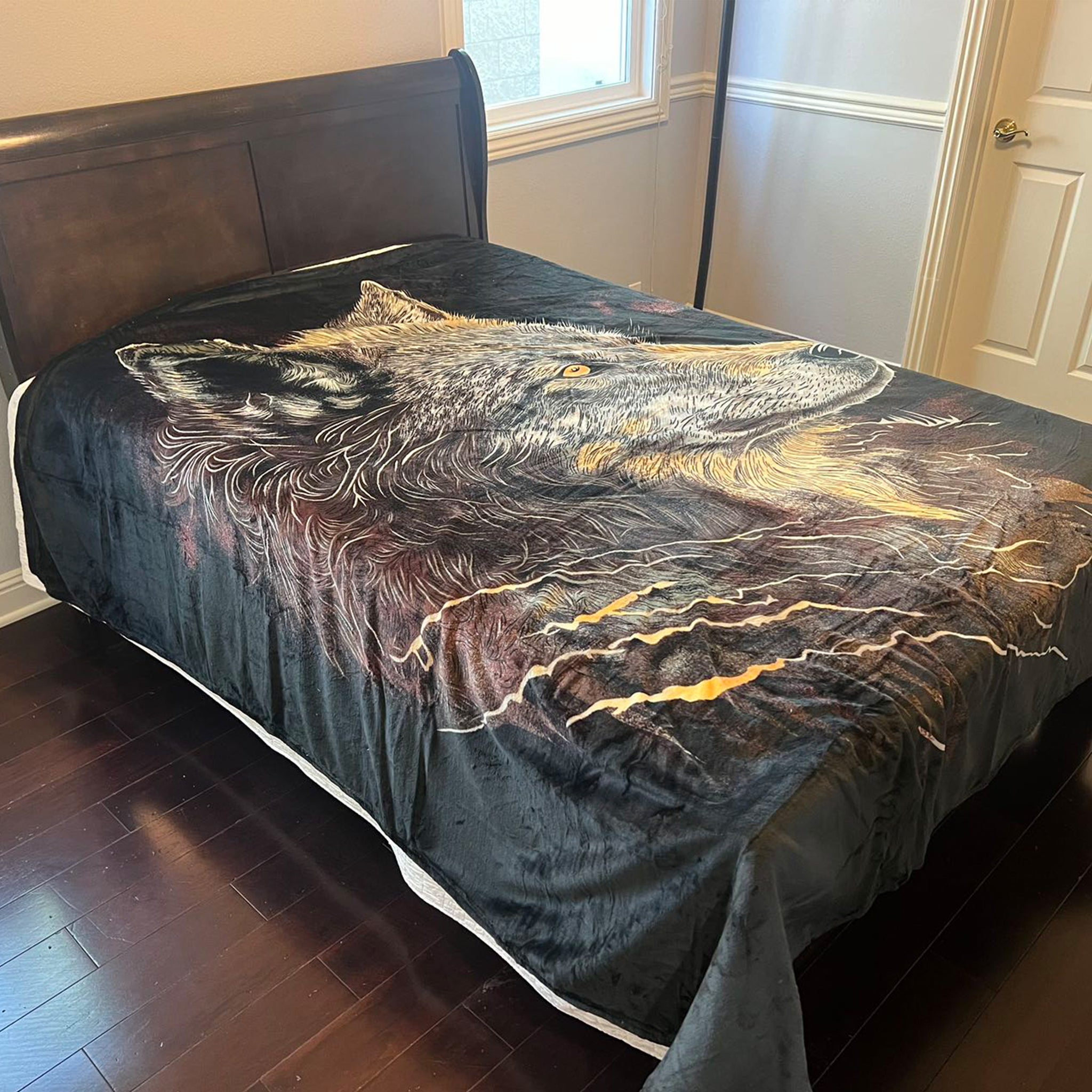 Queen Size Flannel Blanket, Ultra Soft and Warm, 400 GSM Heavyweight Plush Throw, All-Season Cozy Bed Blanket for Winter 95" x 86"