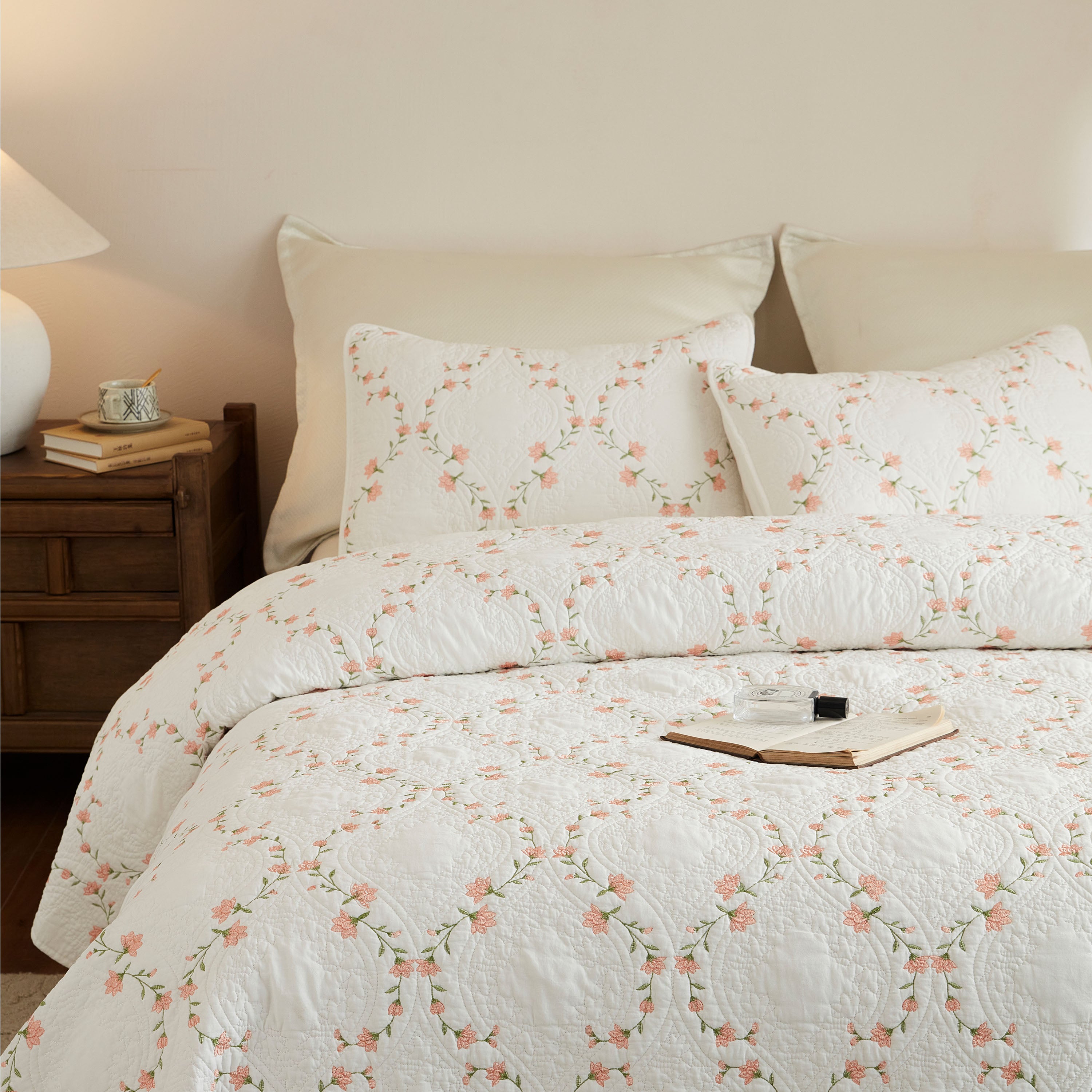 3 Piece 100% Cotton Embroidered Floral Quilt Set – Vintage Farmhouse Bedspread