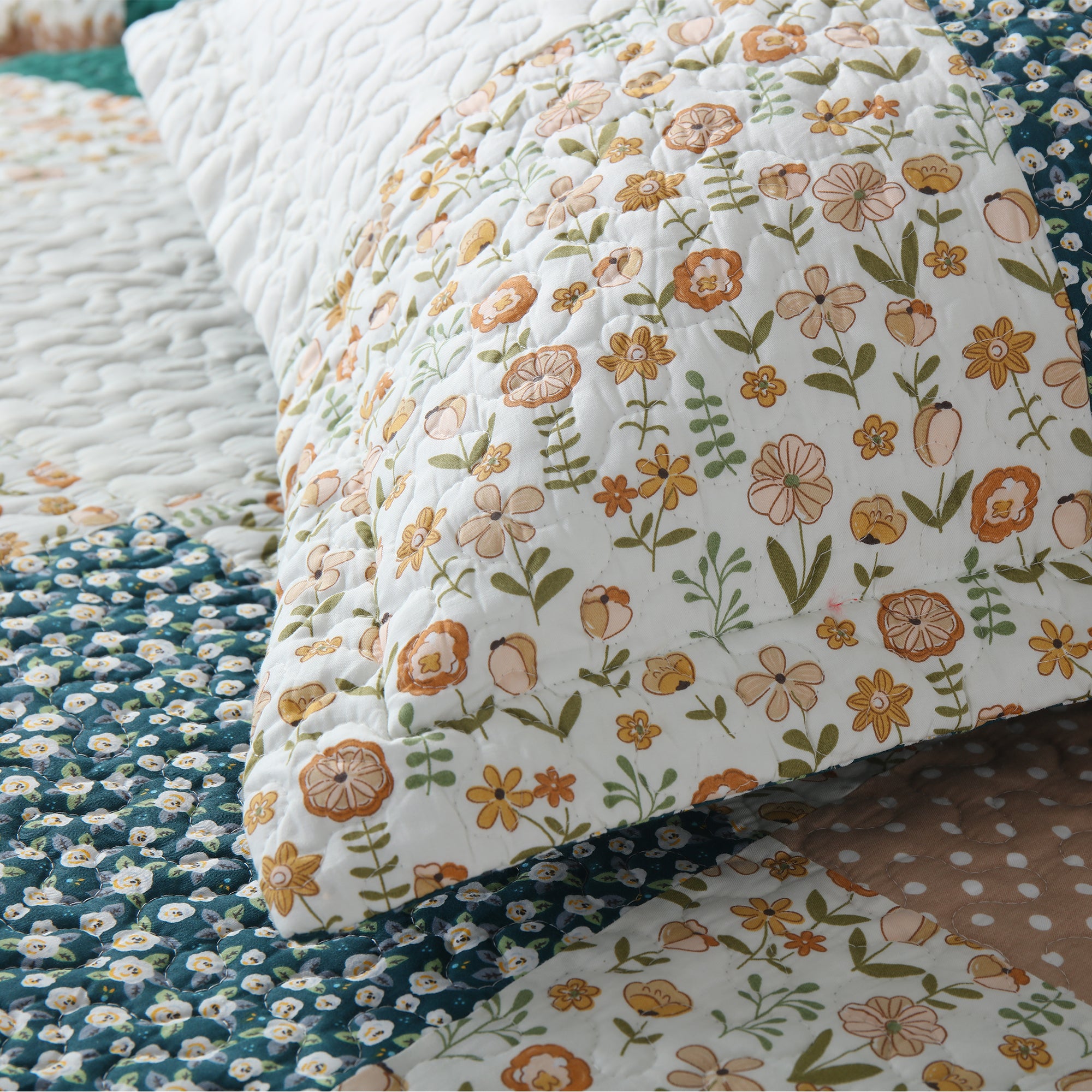 Handcrafted Patchwork Cotton Quilt Bedspread Set - 3-Piece Vintage Style Holiday Bedding PW102