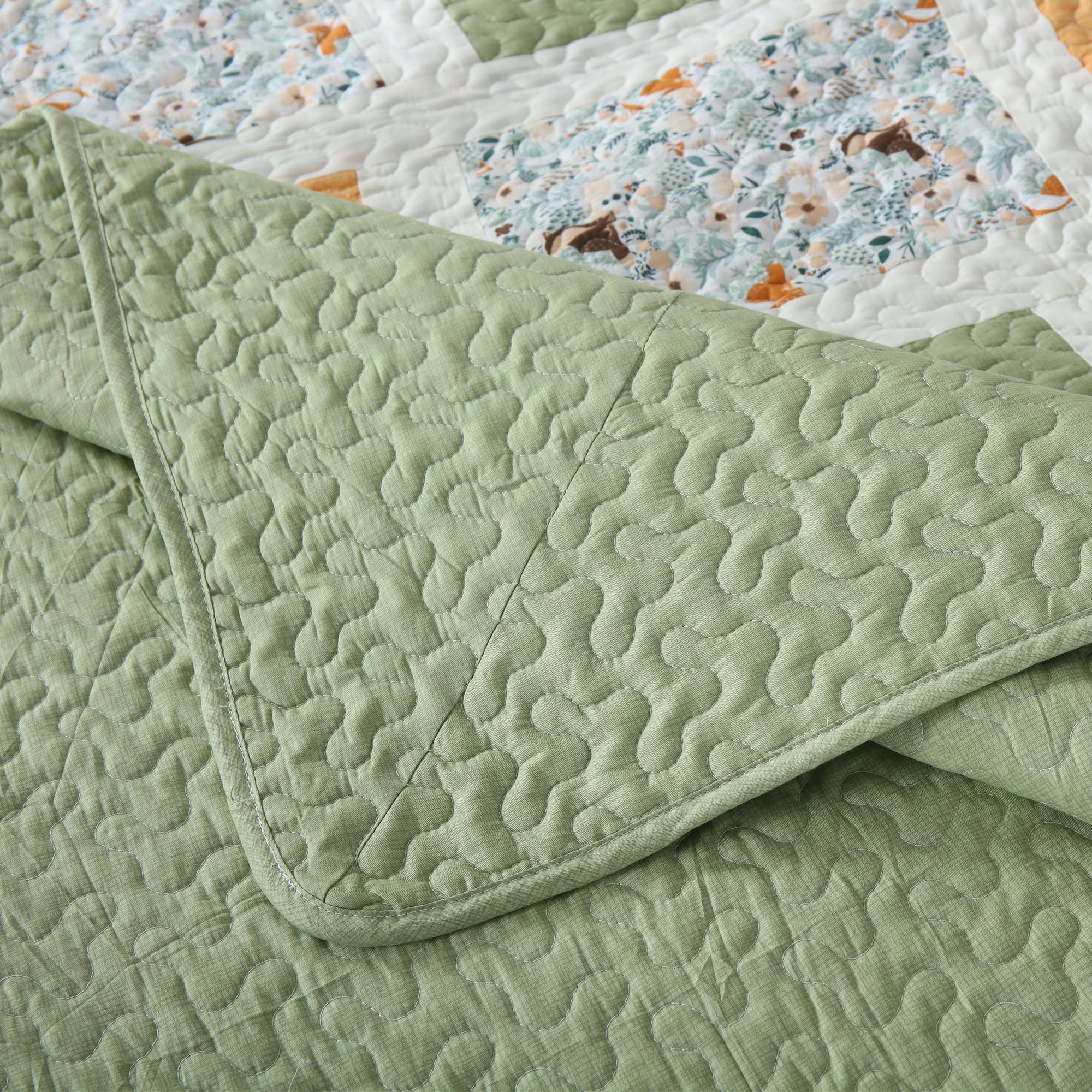 Handcrafted Christmas Patchwork Cotton Quilt Bedspread Set - 3-Piece Vintage Style Holiday Bedding PW103