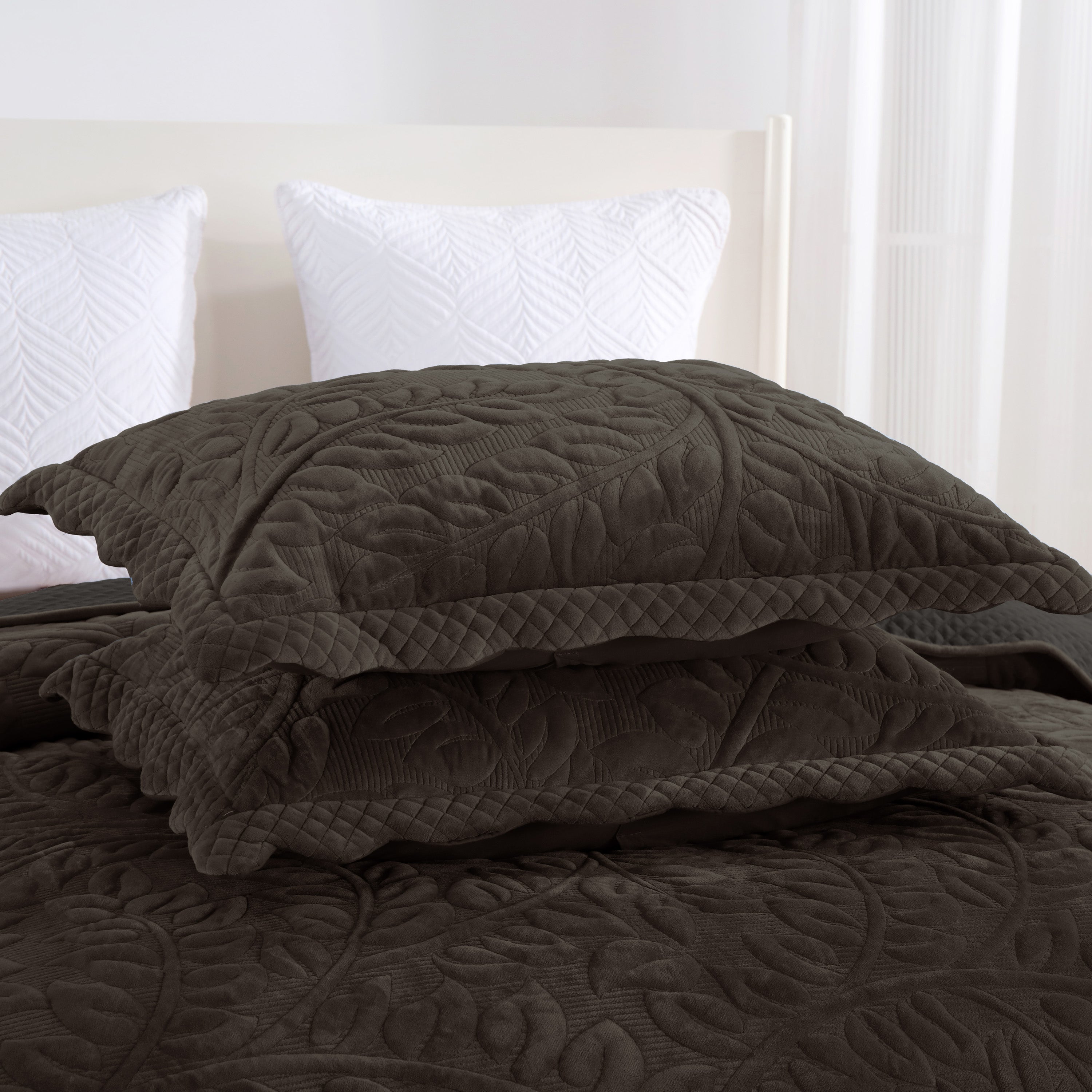 3 Piece Oversized Luxury Velvet Quilt Set Leaf Embroidered Bedspread