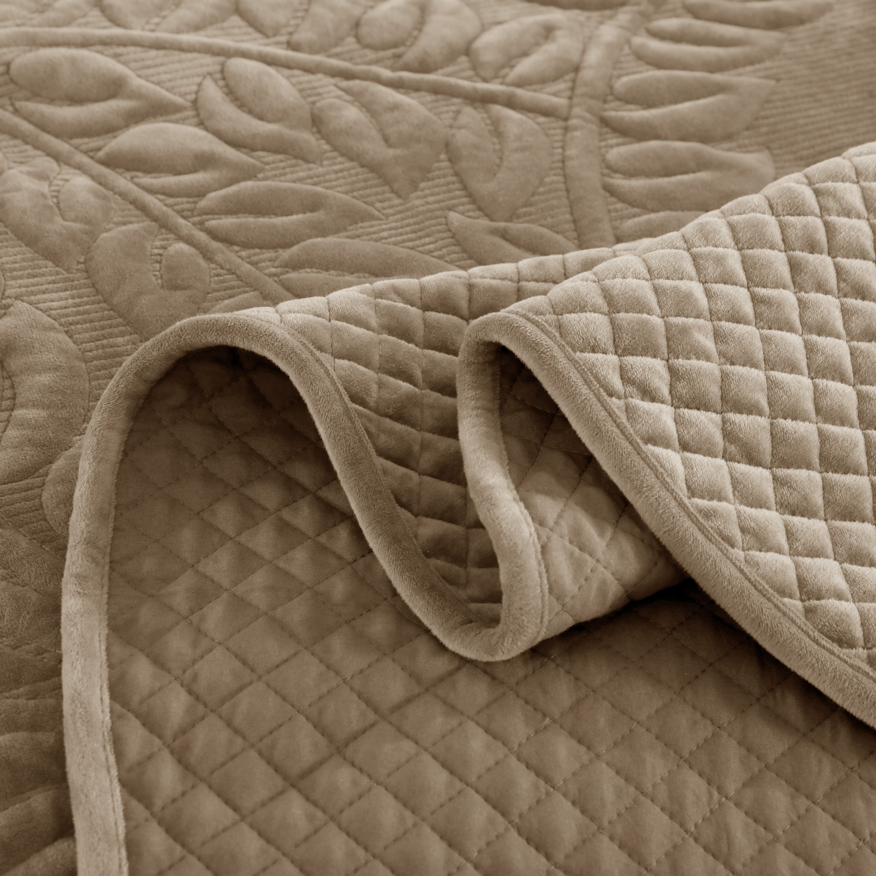 3 Piece Oversized Luxury Velvet Quilt Set Leaf Embroidered Bedspread