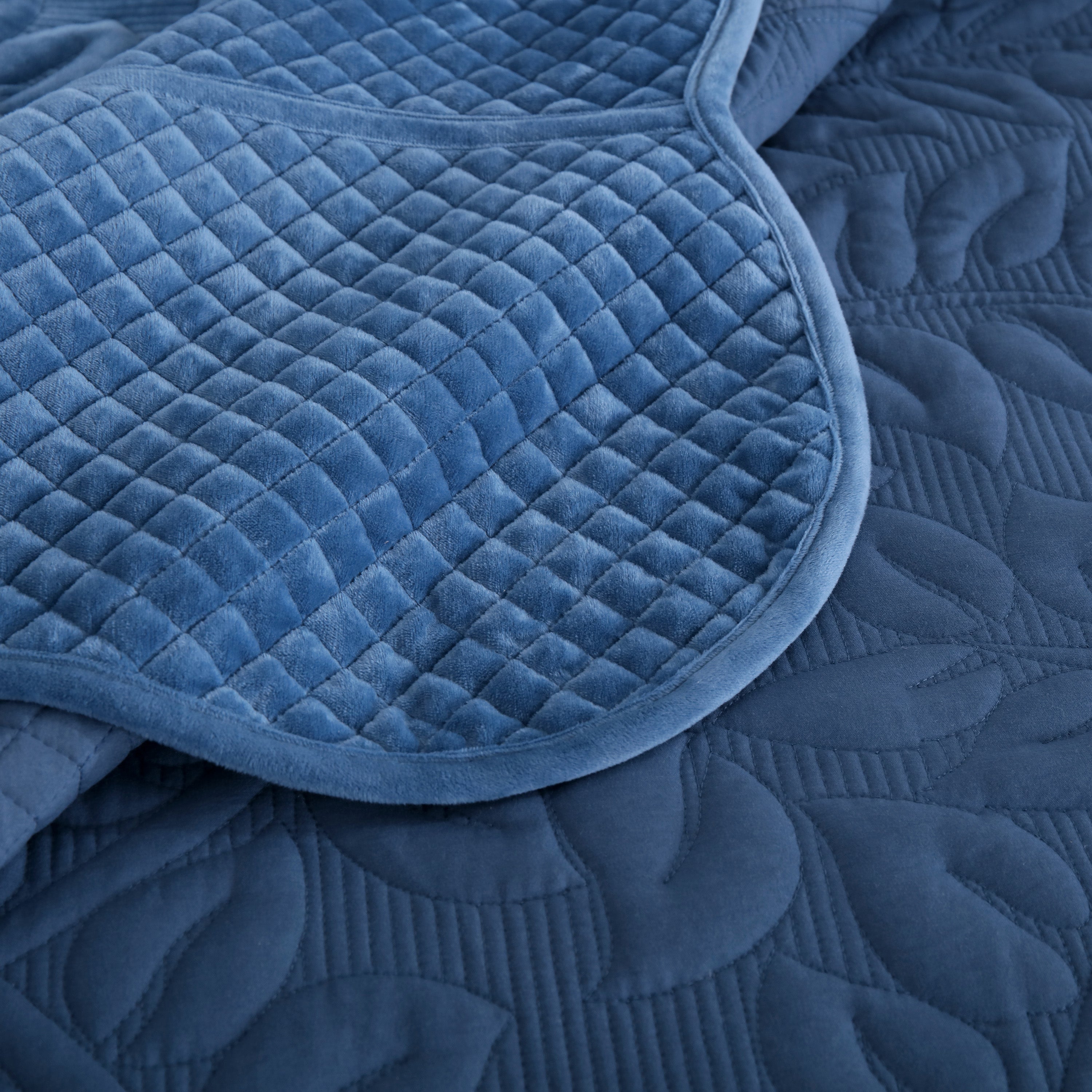 3 Piece Oversized Luxury Velvet Quilt Set Leaf Embroidered Bedspread