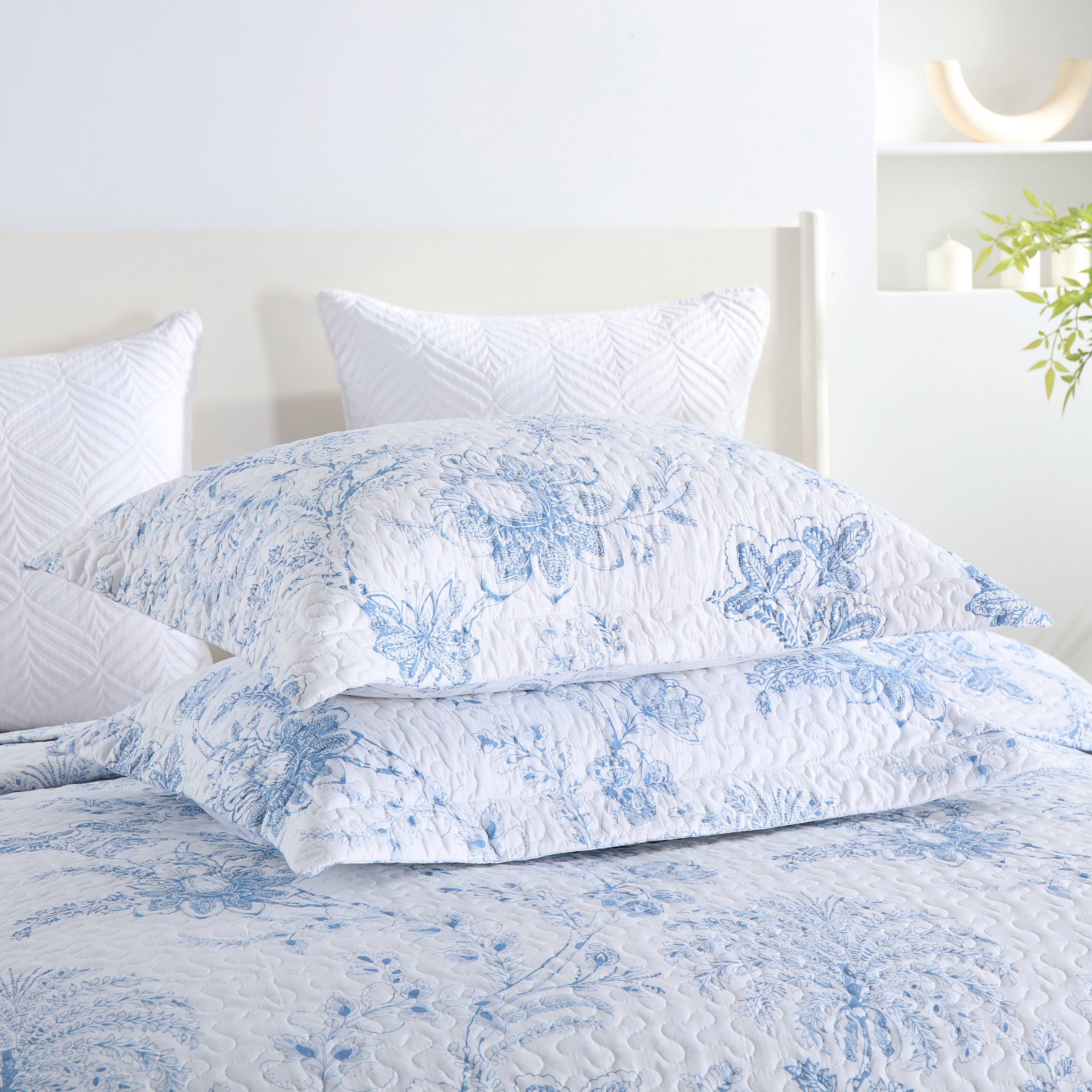 3 Piece Printed Floral Lightweight Quilt Bedspread Set BY321