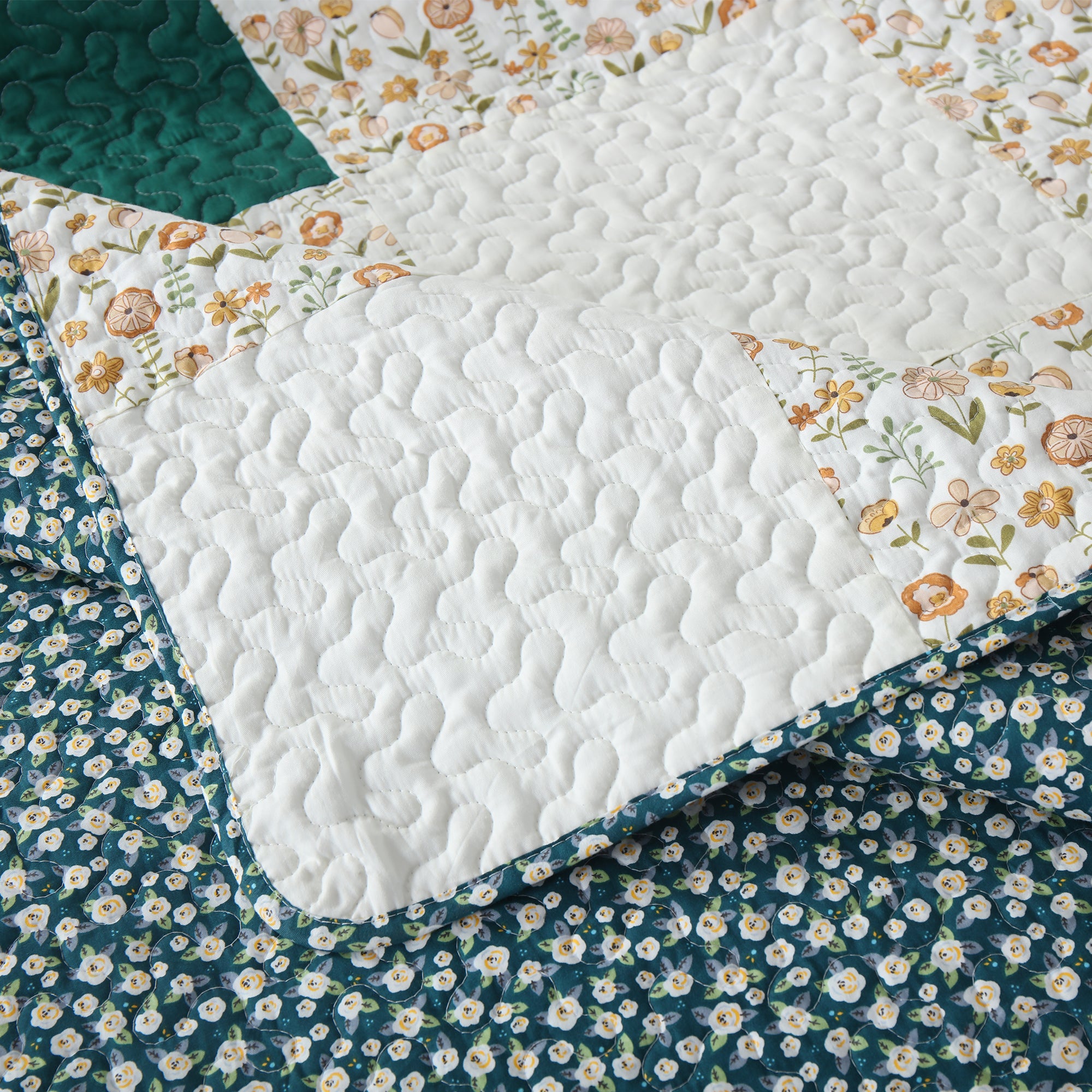 Handcrafted Patchwork Cotton Quilt Bedspread Set - 3-Piece Vintage Style Holiday Bedding PW102