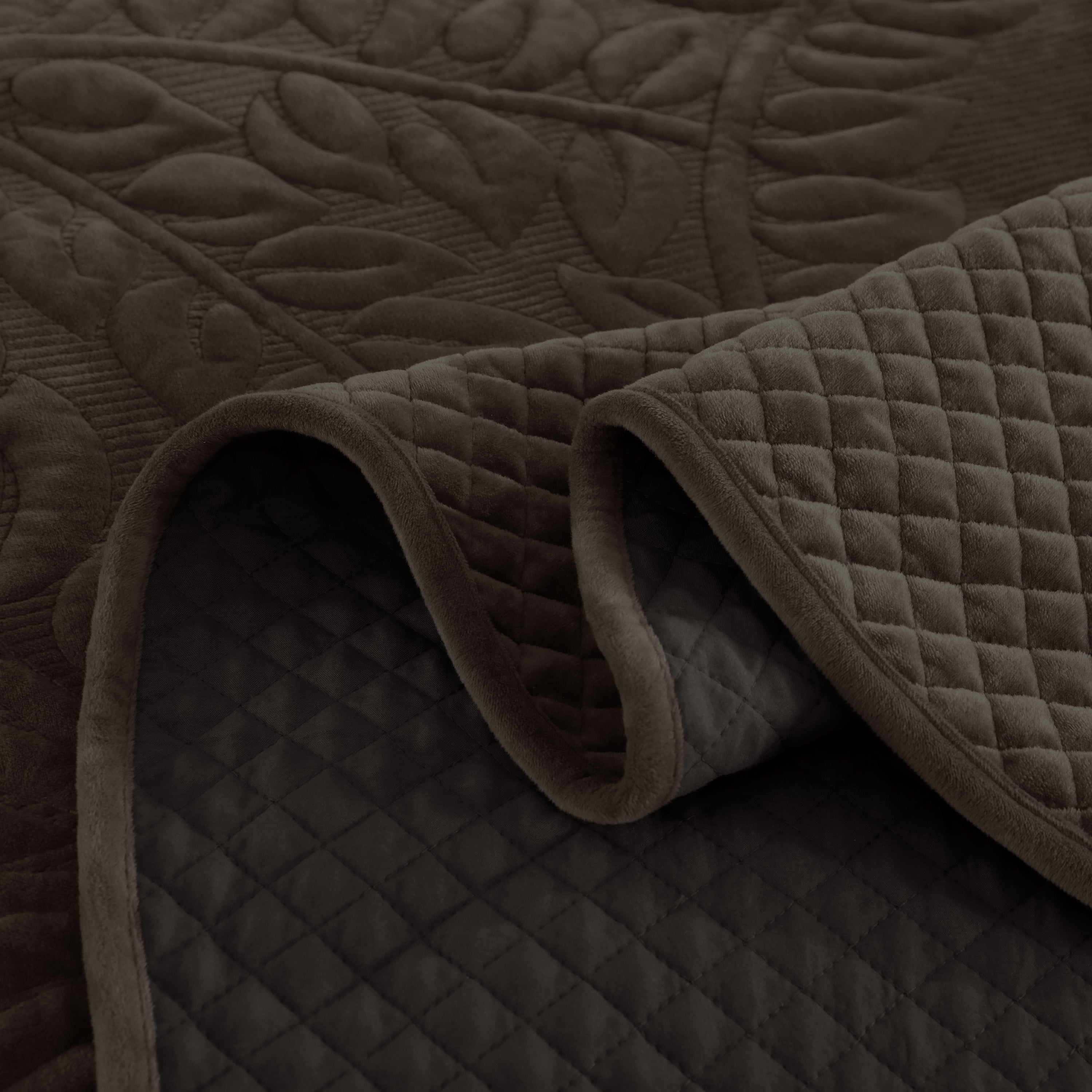 3 Piece Oversized Luxury Velvet Quilt Set Leaf Embroidered Bedspread