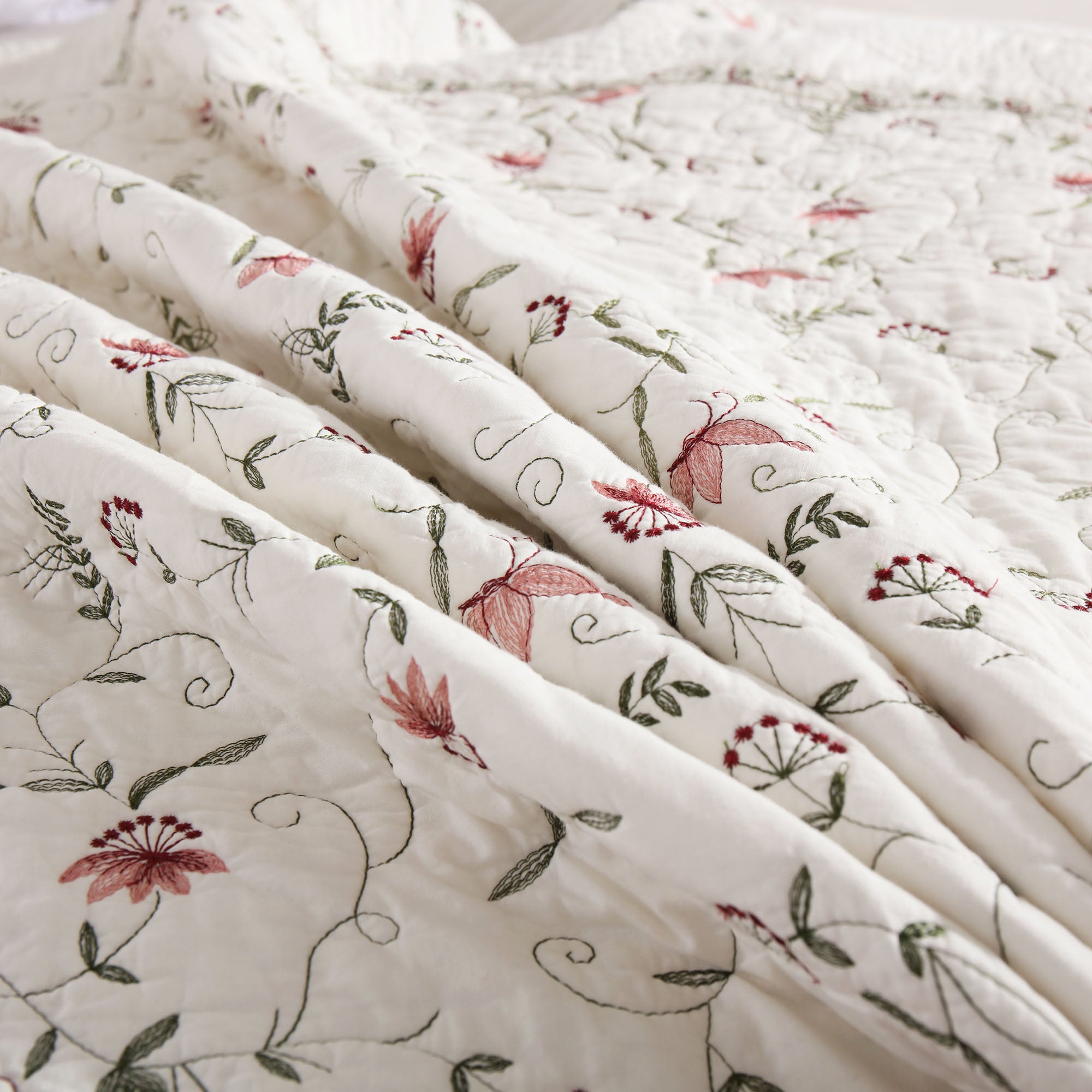 3 Piece Oversized 100% Cotton Embroidered Floral Quilt Bedspread Set TC13500
