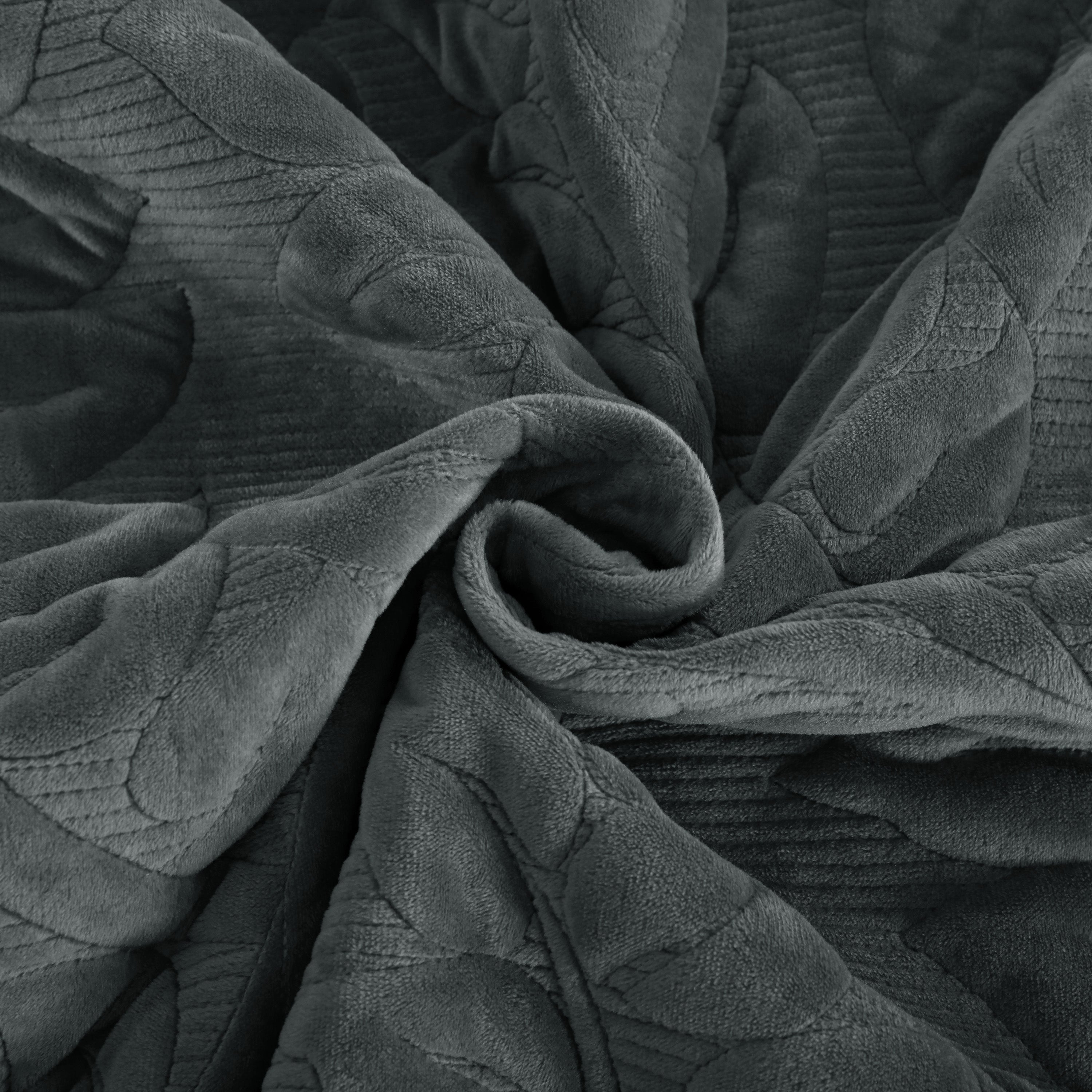 3 Piece Oversized Luxury Velvet Quilt Set Leaf Embroidered Bedspread