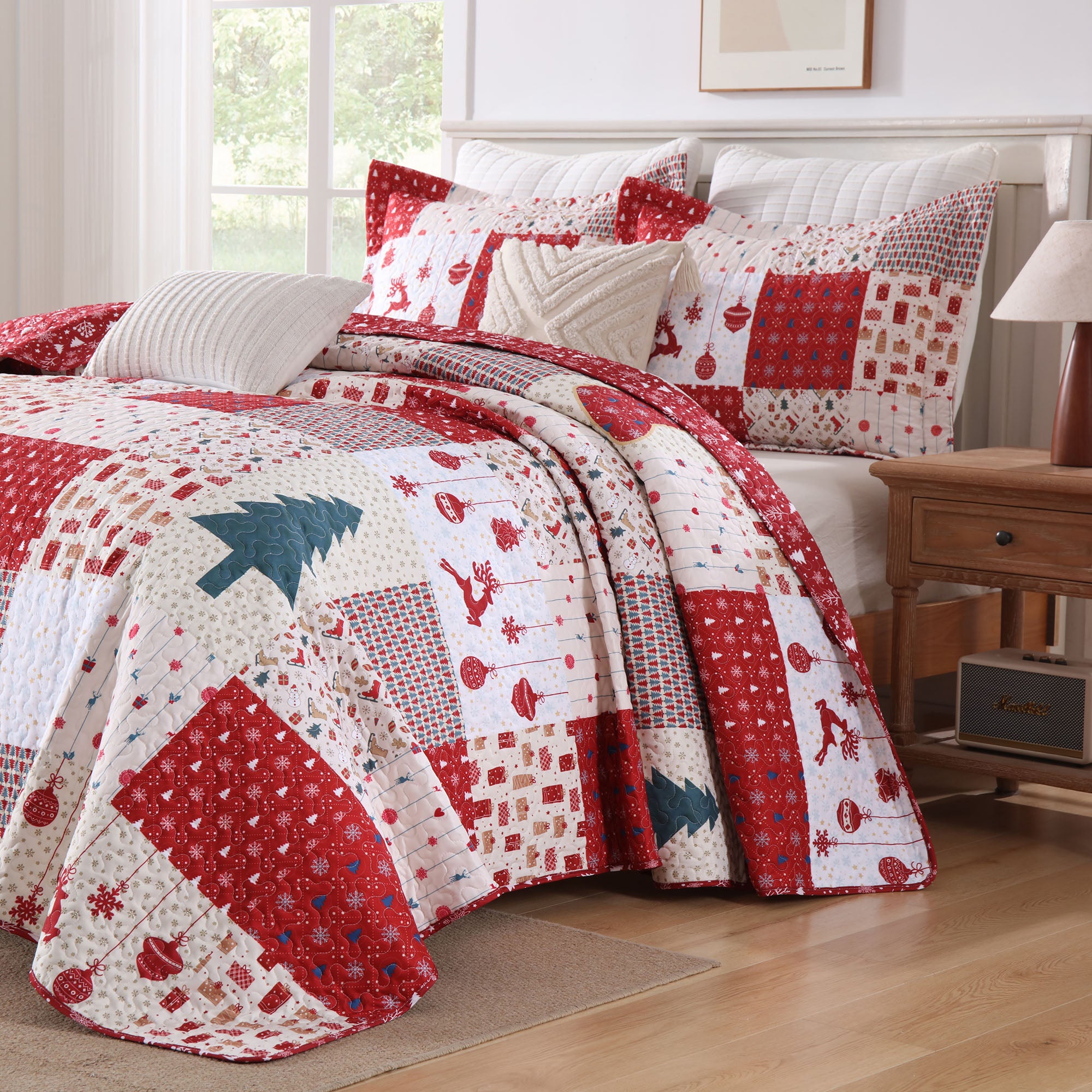 3 Piece Reversible Christmas Holiday Patchwork Quilt Bedspread Set BY216