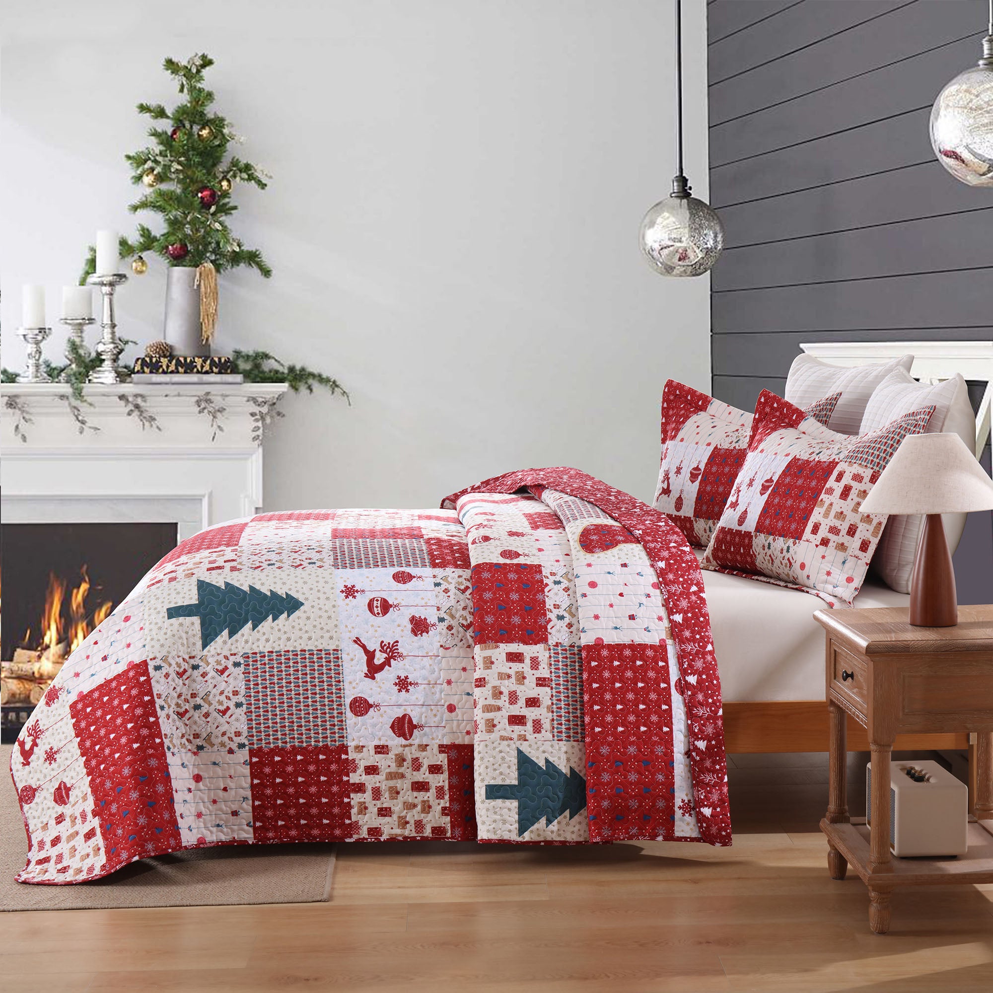3 Piece Reversible Christmas Holiday Patchwork Quilt Bedspread Set BY216
