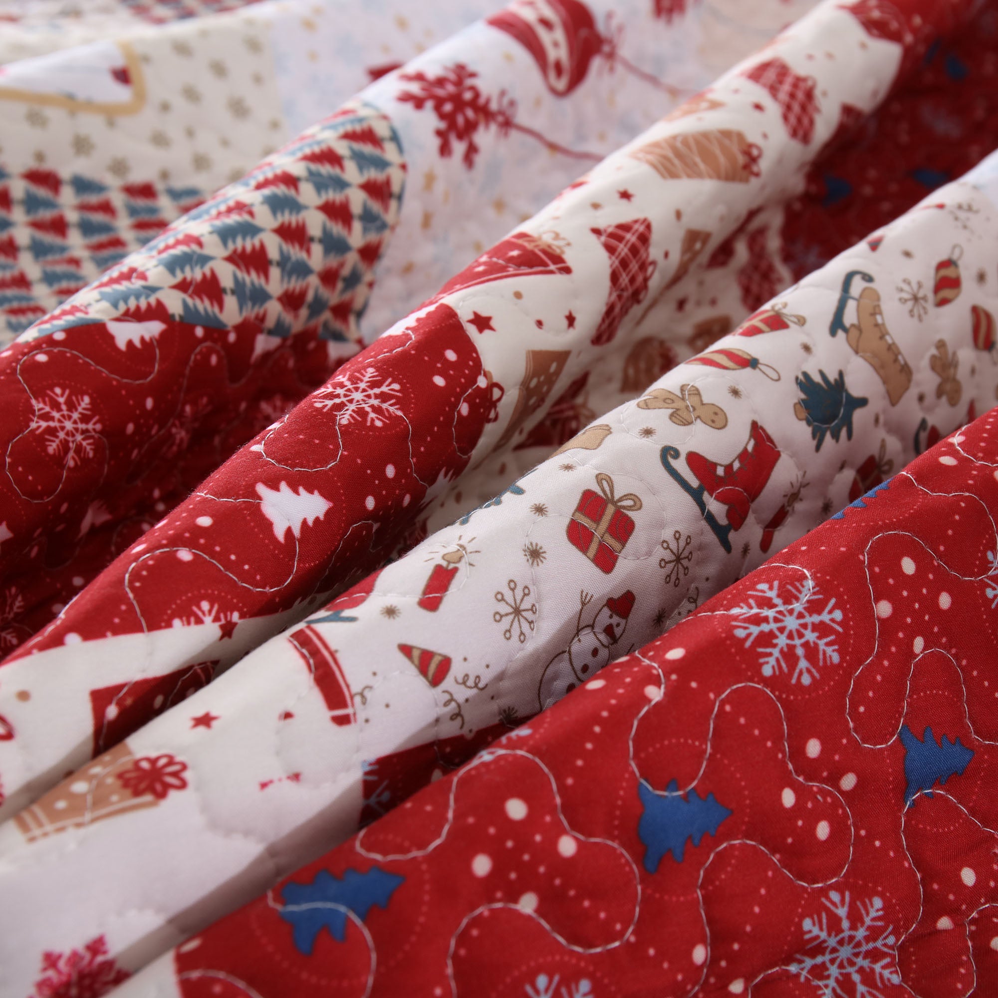3 Piece Reversible Christmas Holiday Patchwork Quilt Bedspread Set BY216