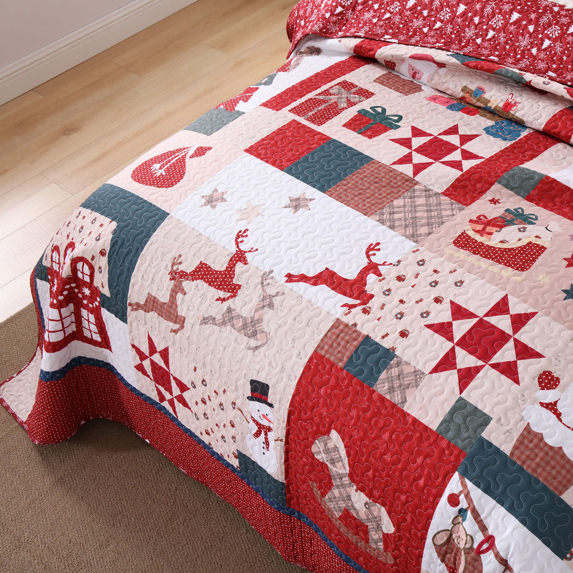 3 Piece Reversible Polyester Vintage Christmas Patchwork Quilt Set Holiday Bedspread BY220