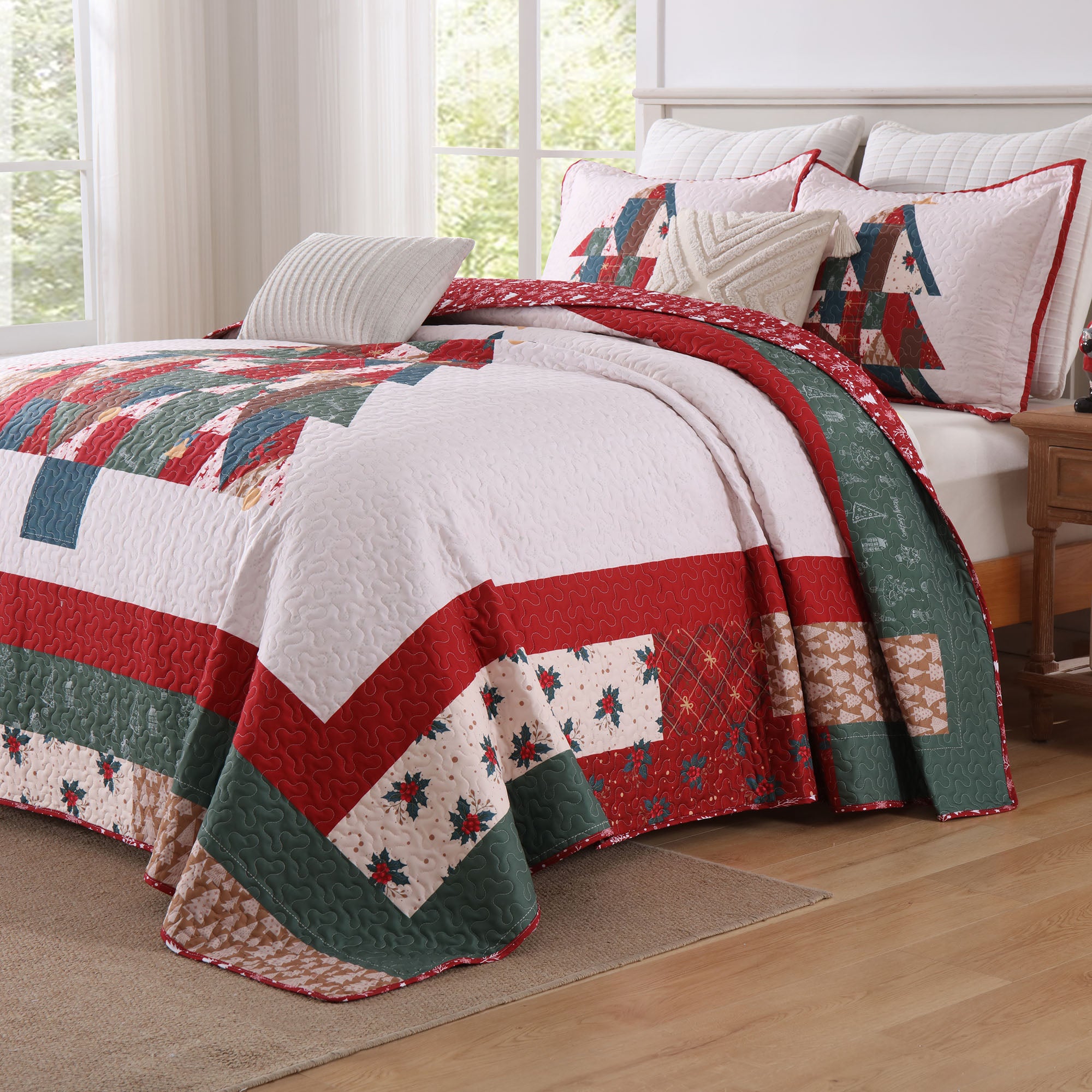 3 Piece Reversible Polyester Christmas Tree Patchwork Quilt Set - Holiday Bedspread Set BY218