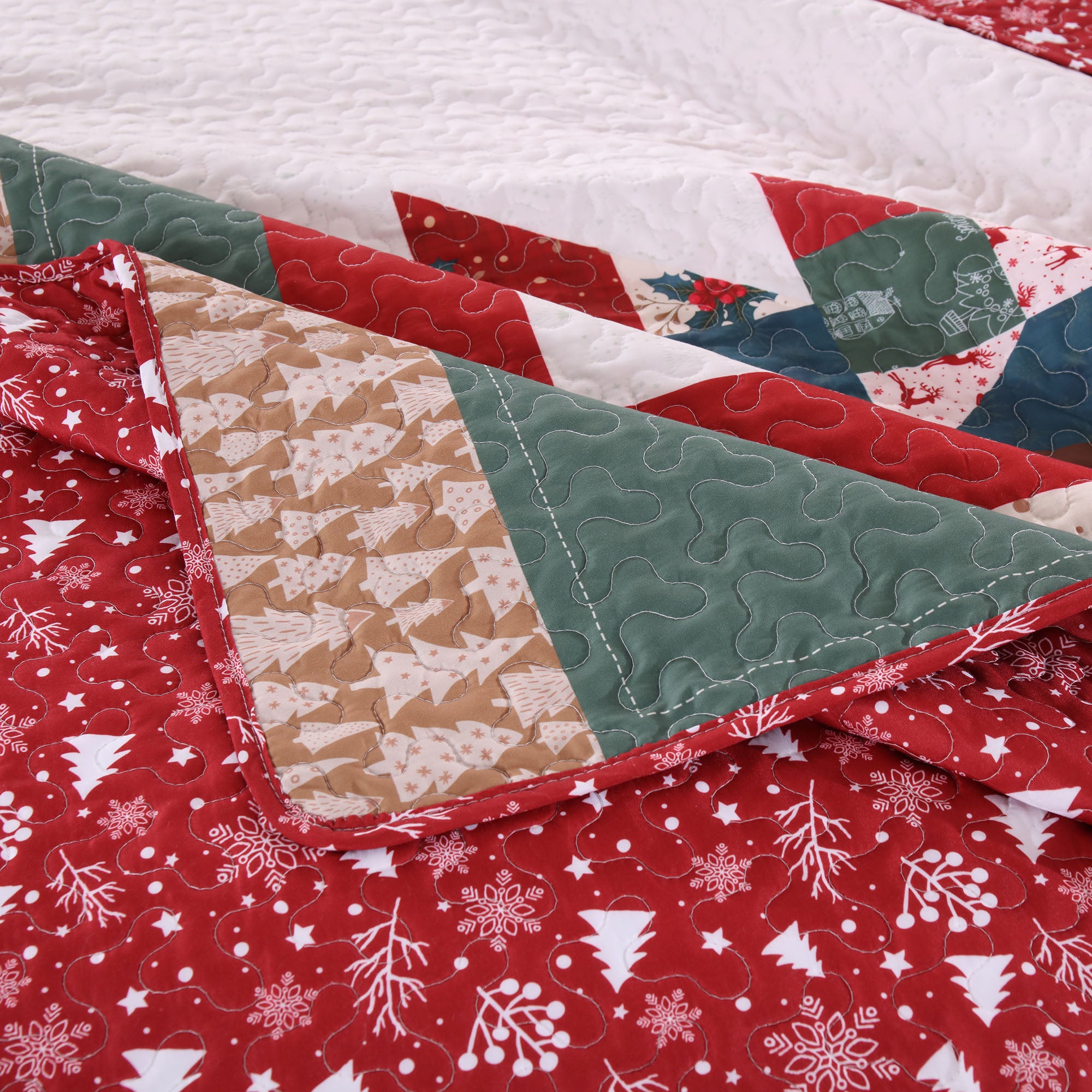 3 Piece Reversible Polyester Christmas Tree Patchwork Quilt Set - Holiday Bedspread Set BY218