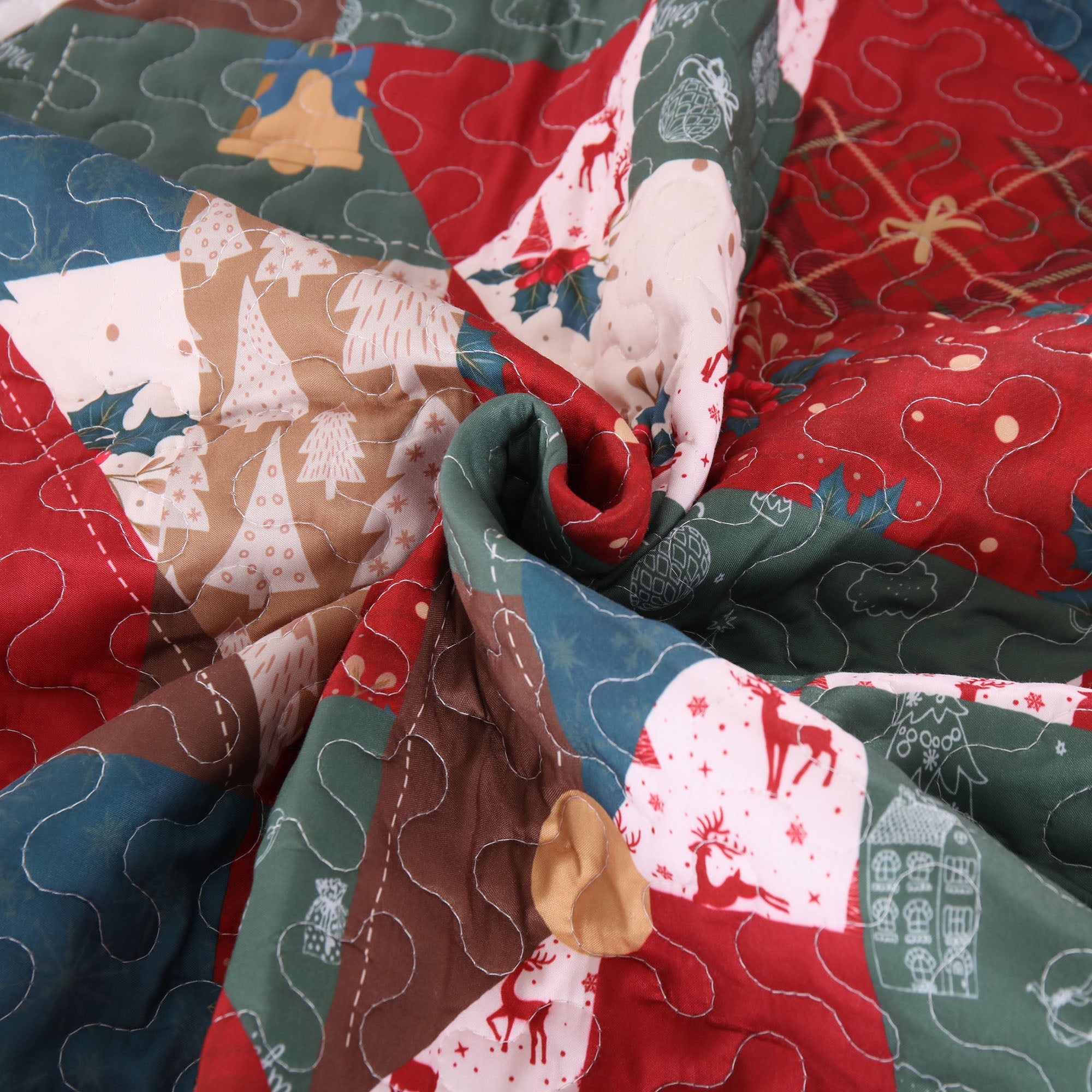 3 Piece Reversible Polyester Christmas Tree Patchwork Quilt Set - Holiday Bedspread Set BY218