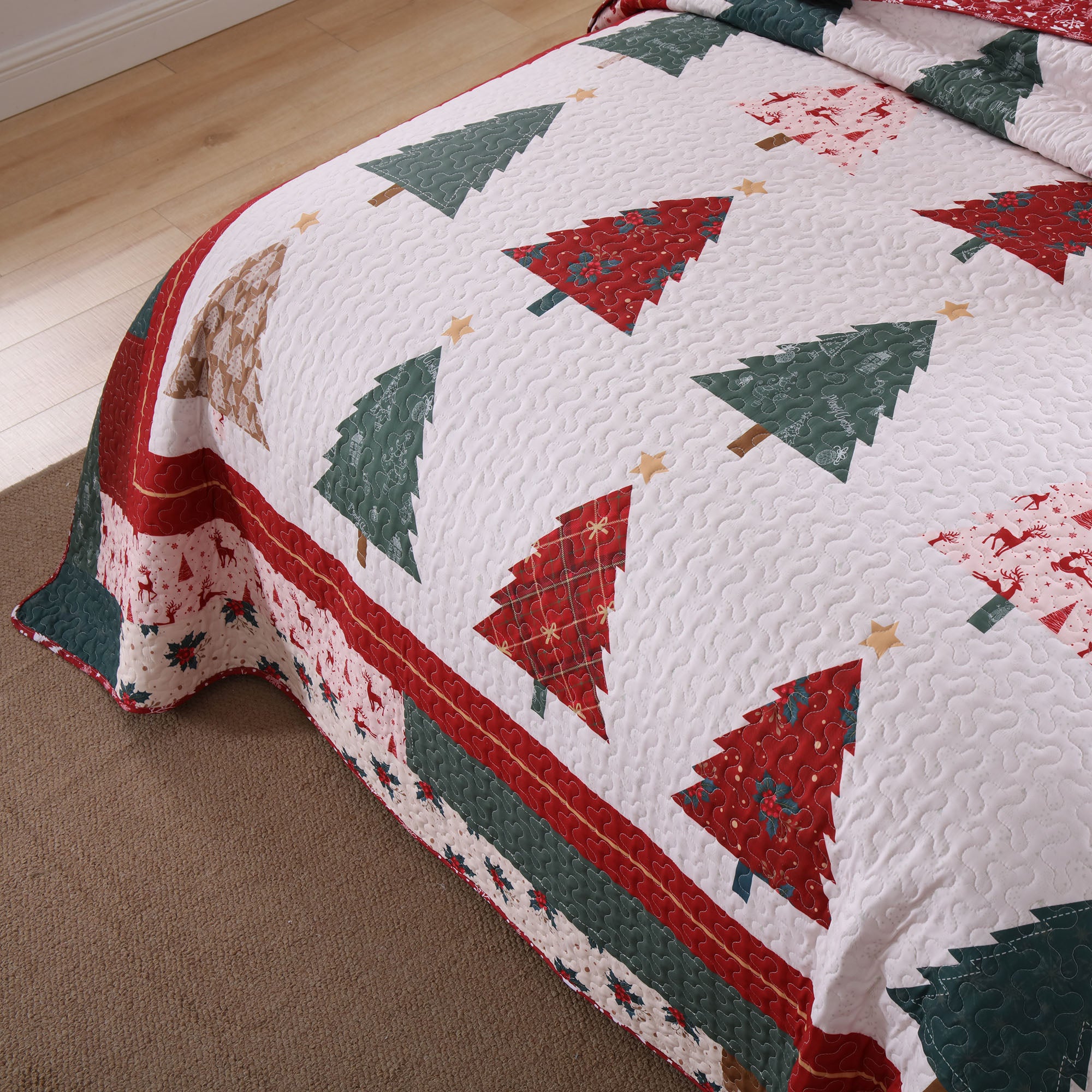 3 Piece Reversible Polyester Christmas Tree Quilt Set - Holiday Forest Bedspread BY219