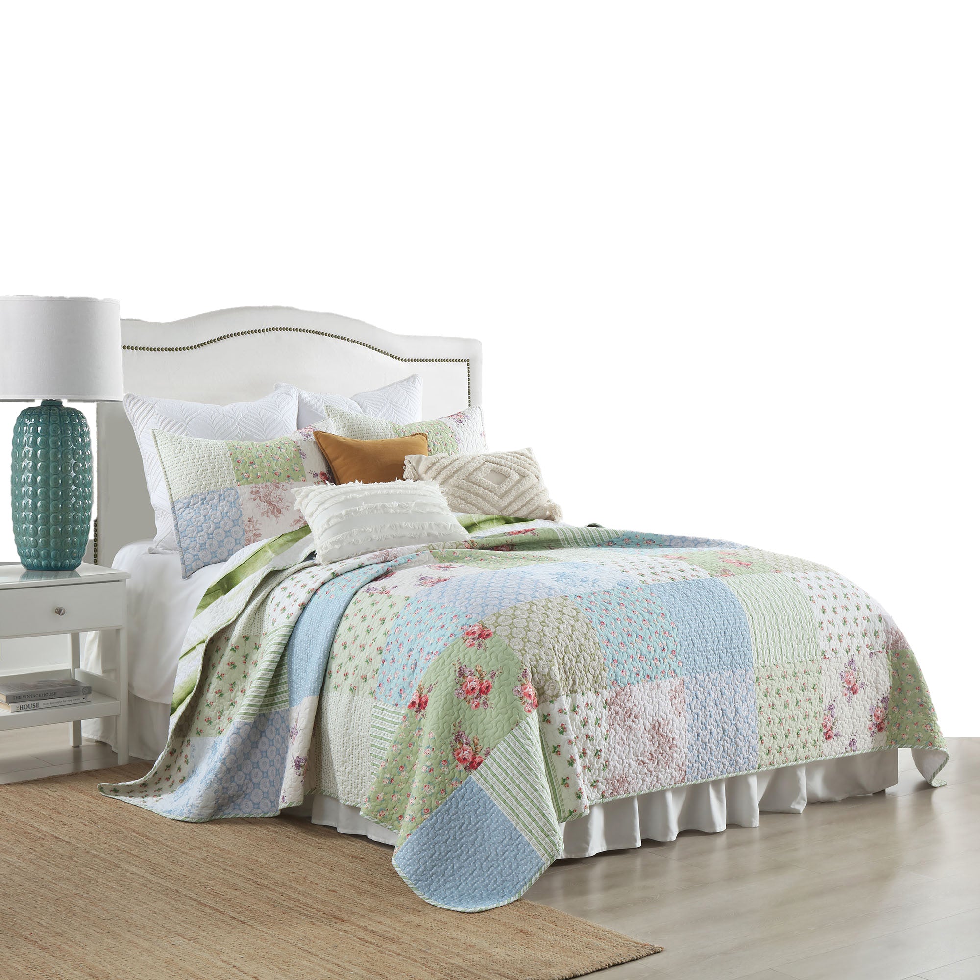 3-Piece Cottage Style Patchwork Quilt Bedspread Set with Floral Prints BY225