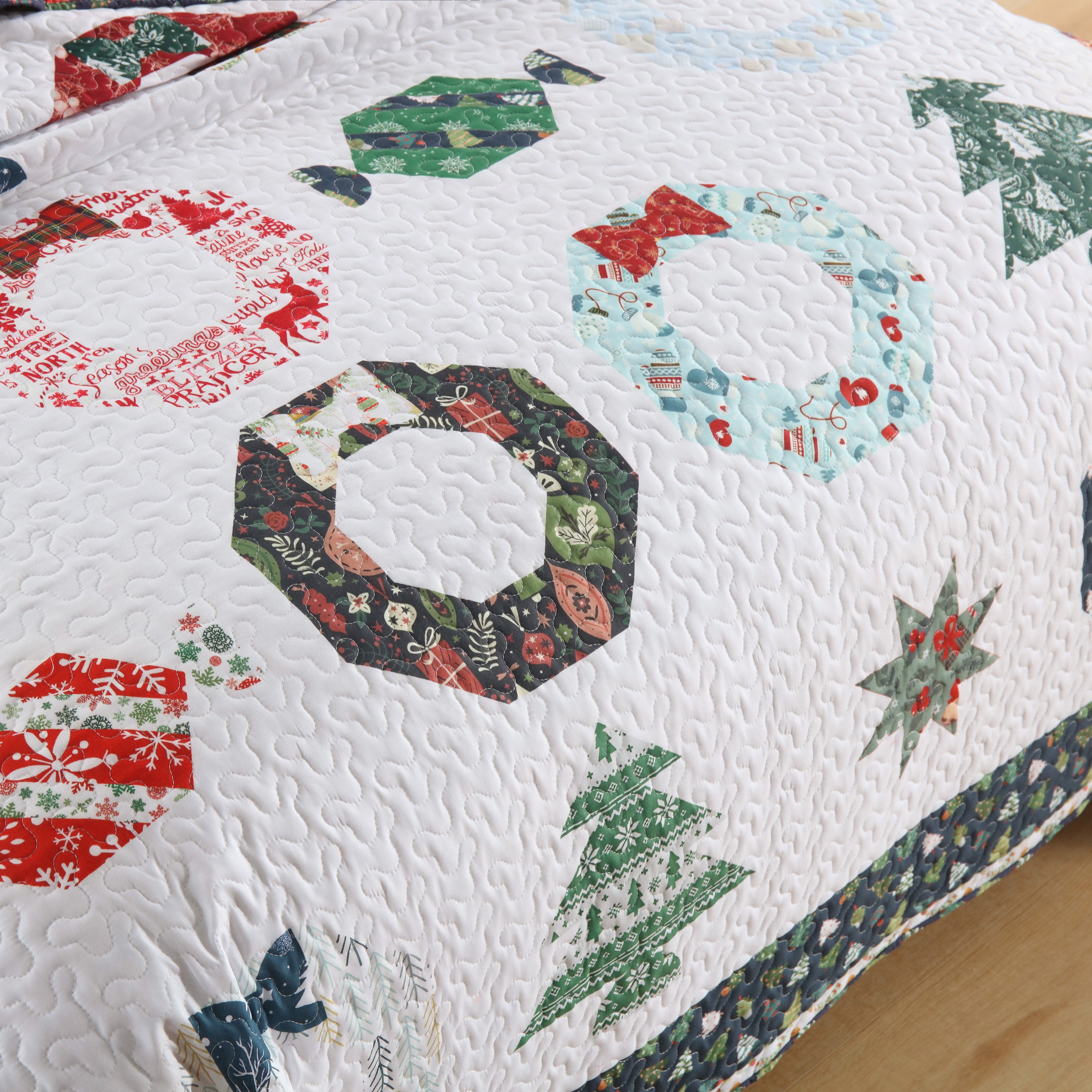 3 Piece Christmas Quilt Set Holiday Candy Print Bedspread