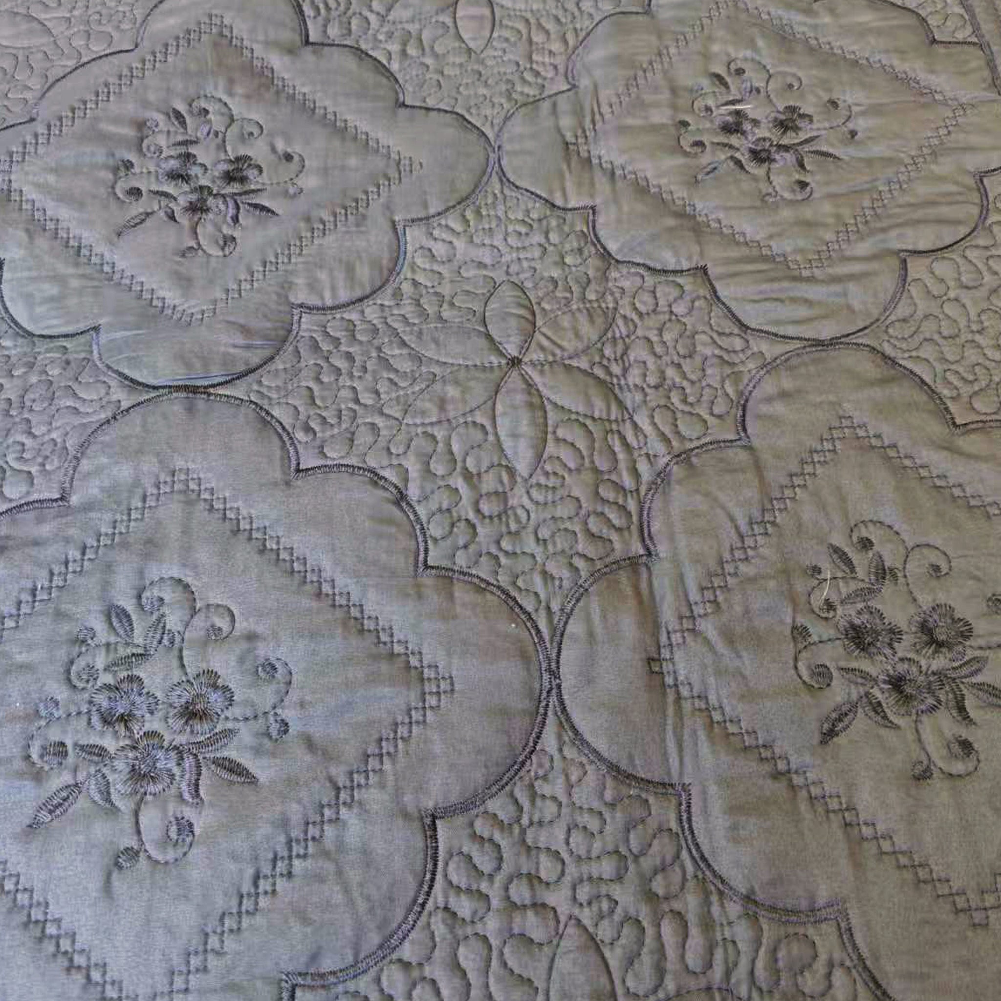 3 Piece Floral Embroidered Quilted Bedspread-Beautiful Stitching- Lightweight Bedspread Set Queen/King Size