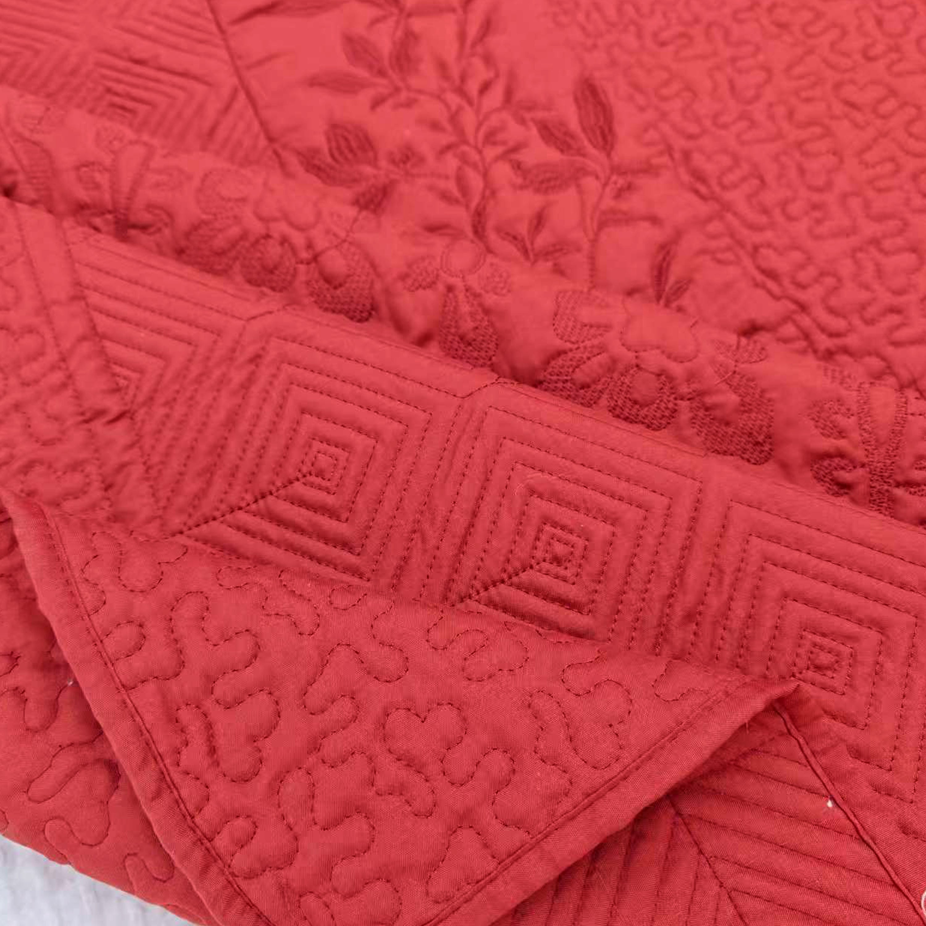 3 Piece Elegant Embroidered Quilt Set – Textured Floral & Geometric Bedspread