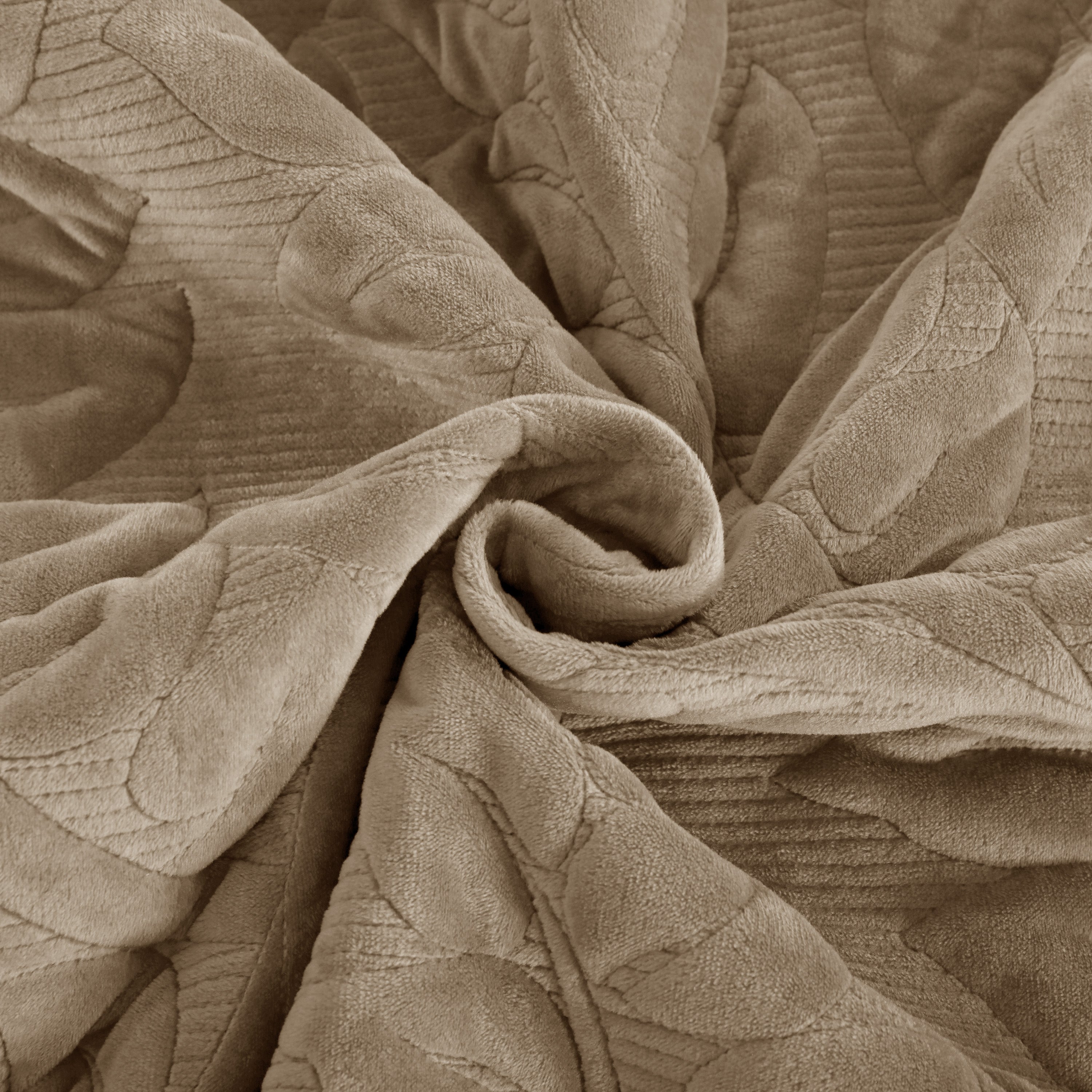 3 Piece Oversized Luxury Velvet Quilt Set Leaf Embroidered Bedspread