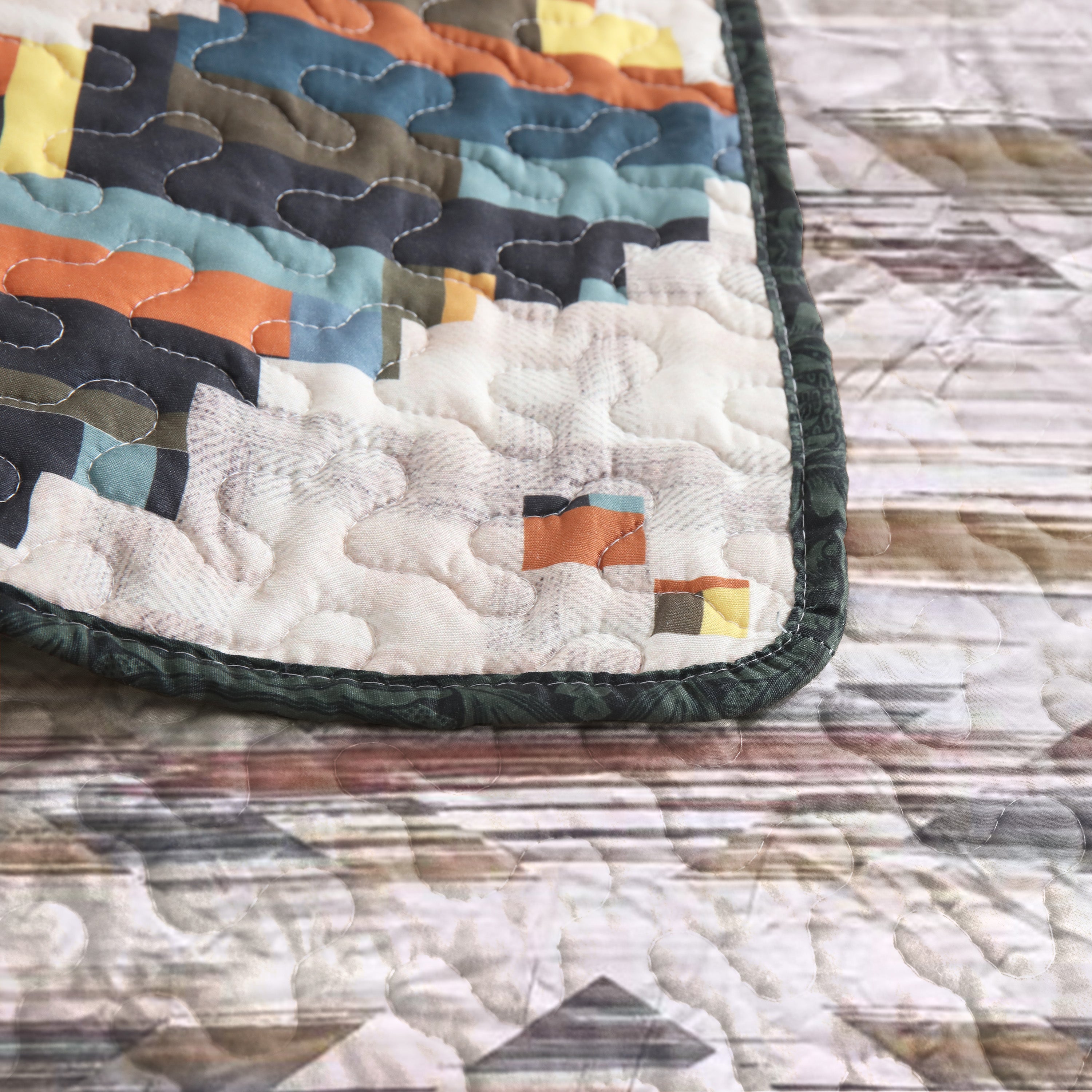 3 Piece Southwestern Lightweight Quilt Bedspread Set Maze Pattern B198