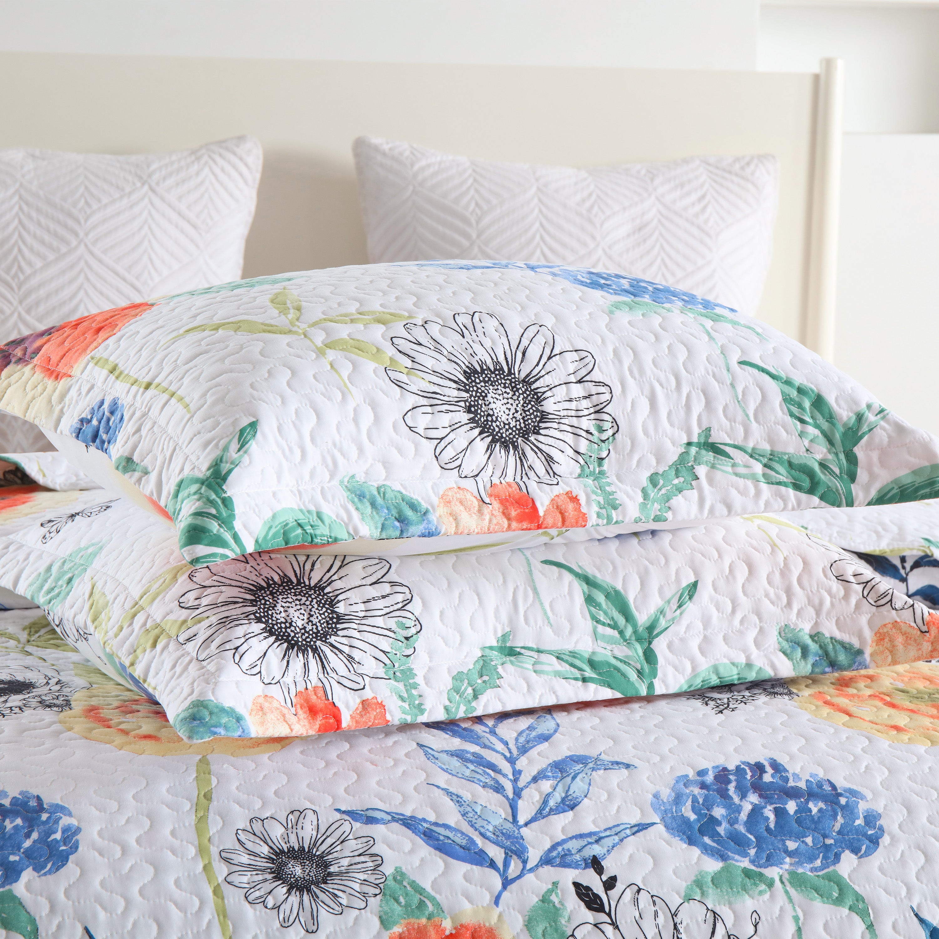 3 Piece Printed Floral Lightweight Quilt Bedspread Set BY209