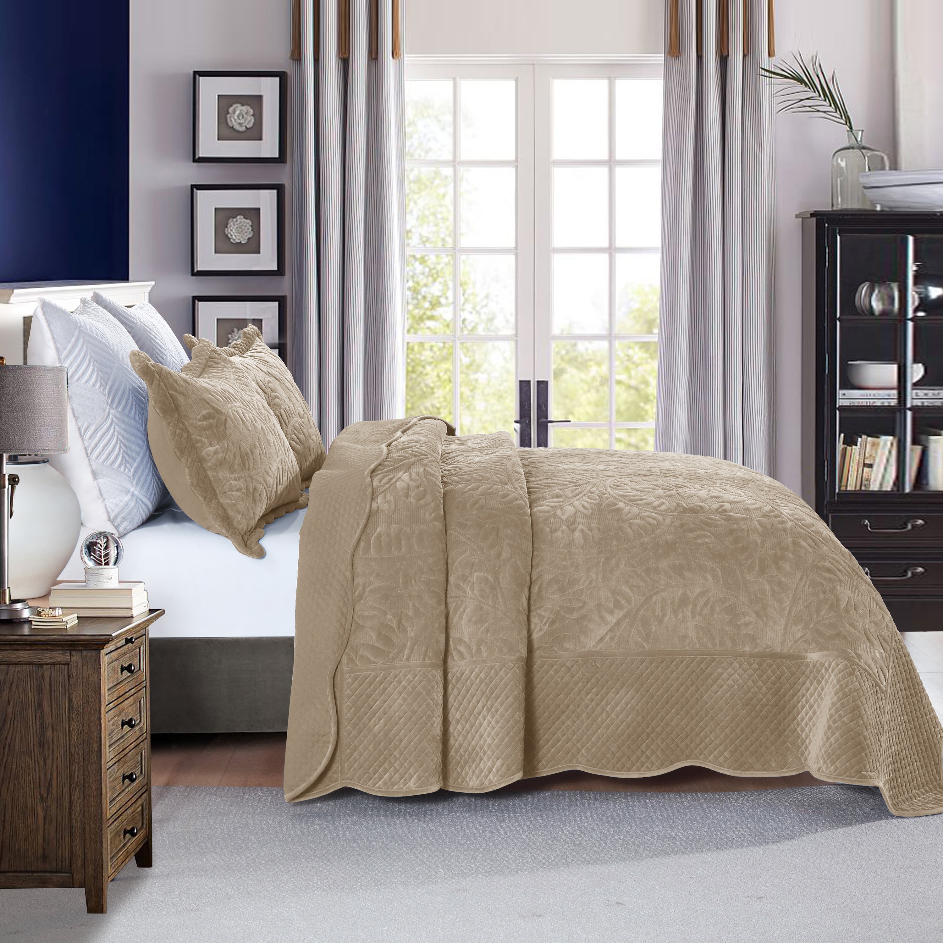 3 Piece Oversized Luxury Velvet Quilt Set Leaf Embroidered Bedspread