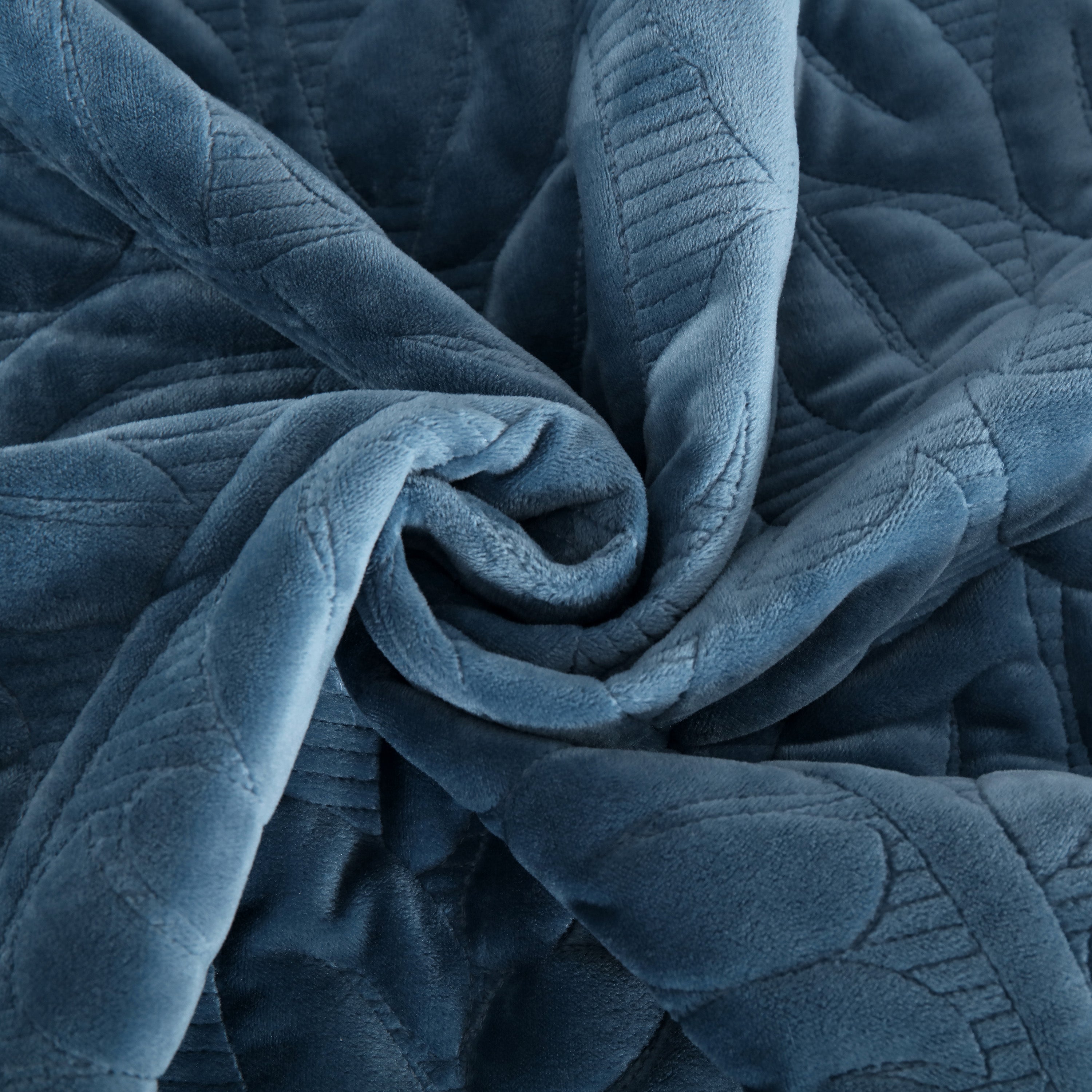 3 Piece Oversized Luxury Velvet Quilt Set Leaf Embroidered Bedspread