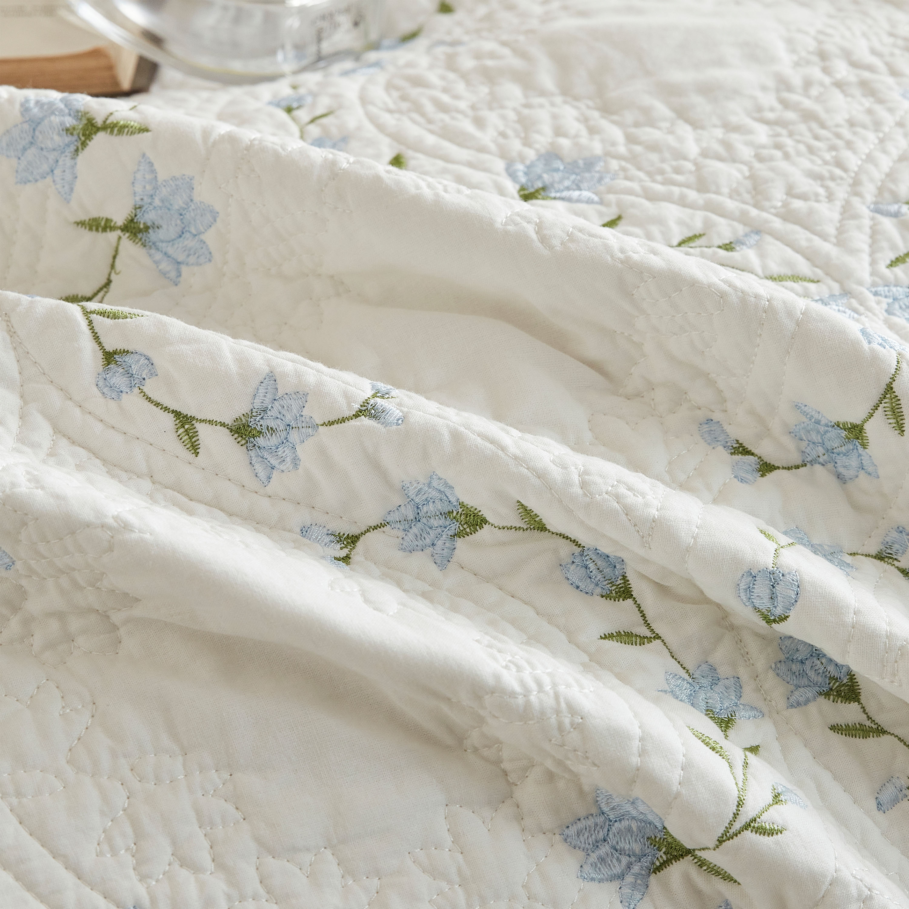 3 Piece 100% Cotton Embroidered Floral Quilt Set – Vintage Farmhouse Bedspread