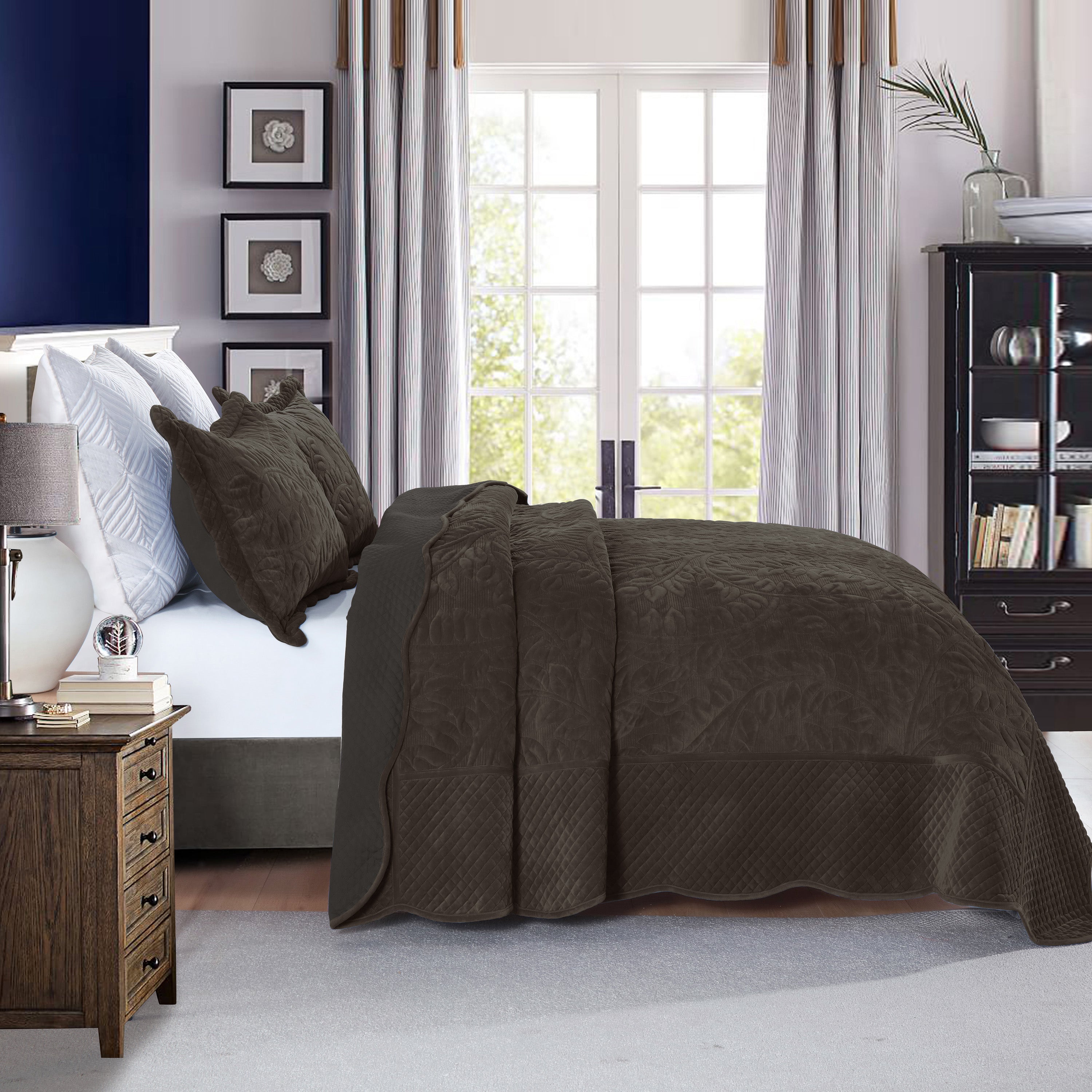 3 Piece Oversized Luxury Velvet Quilt Set Leaf Embroidered Bedspread