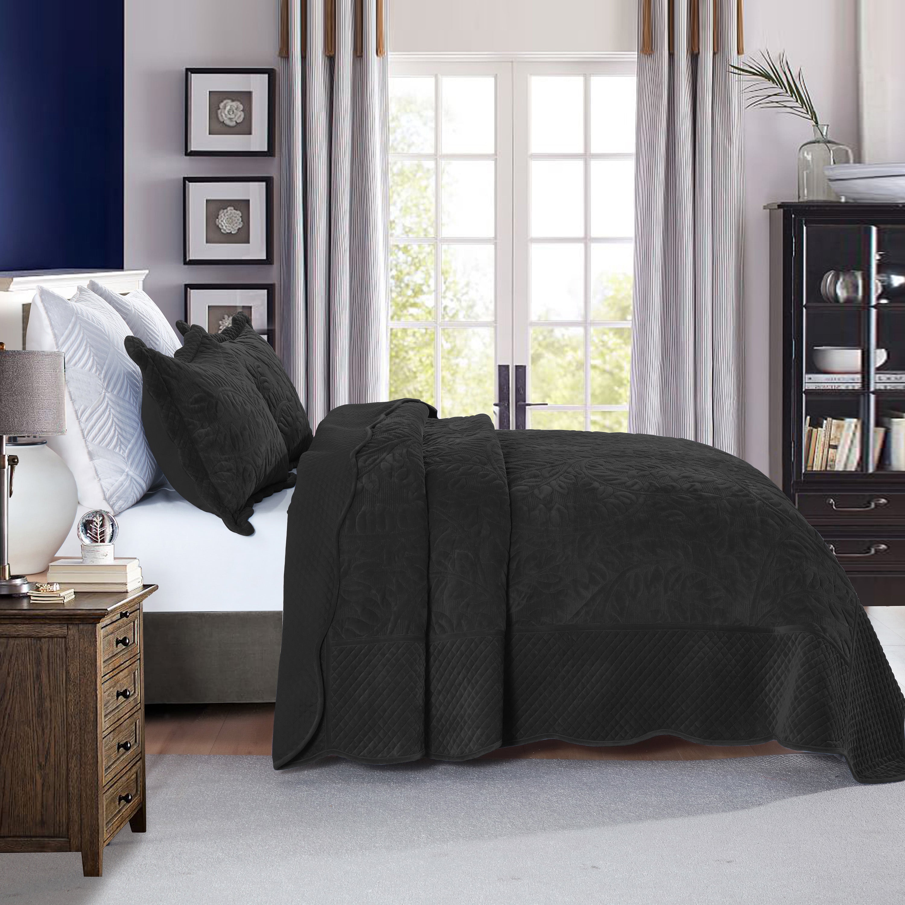3 Piece Oversized Luxury Velvet Quilt Set Leaf Embroidered Bedspread