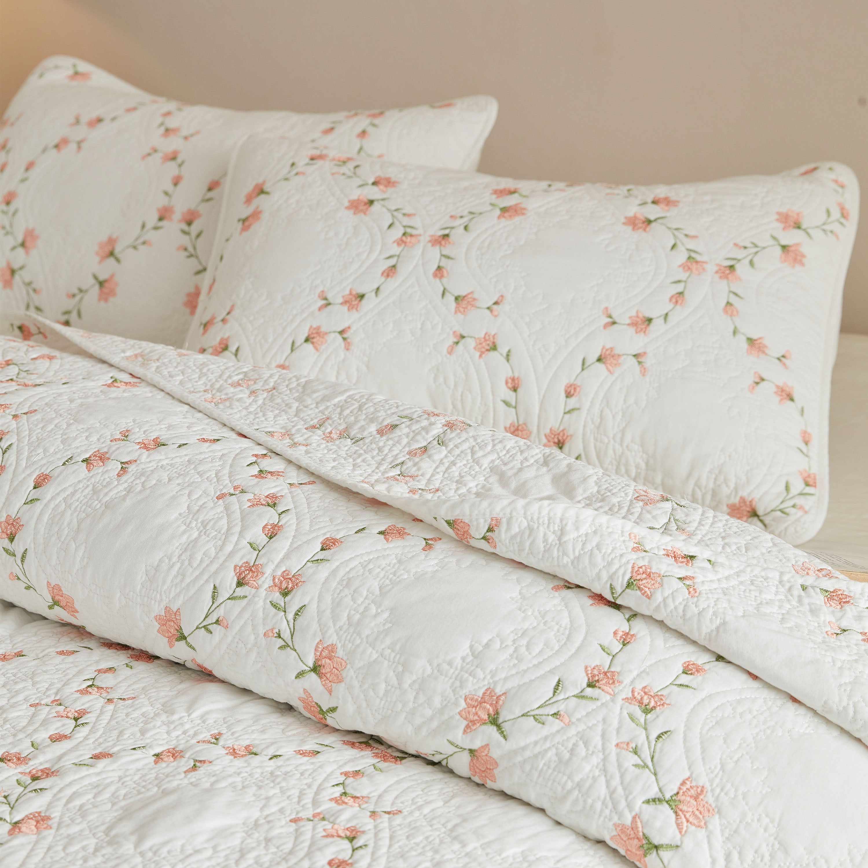 3 Piece 100% Cotton Embroidered Floral Quilt Set – Vintage Farmhouse Bedspread