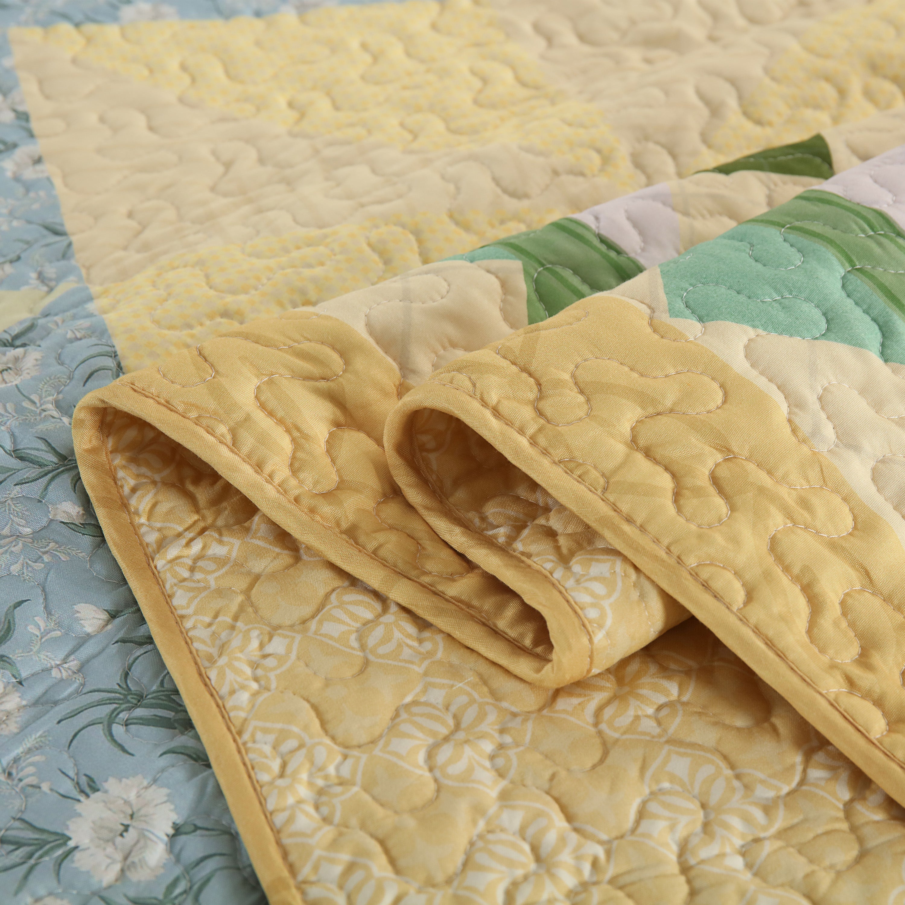 3 Piece Patchwork Quilt Set, Geometric Bedspread Lightweight B197