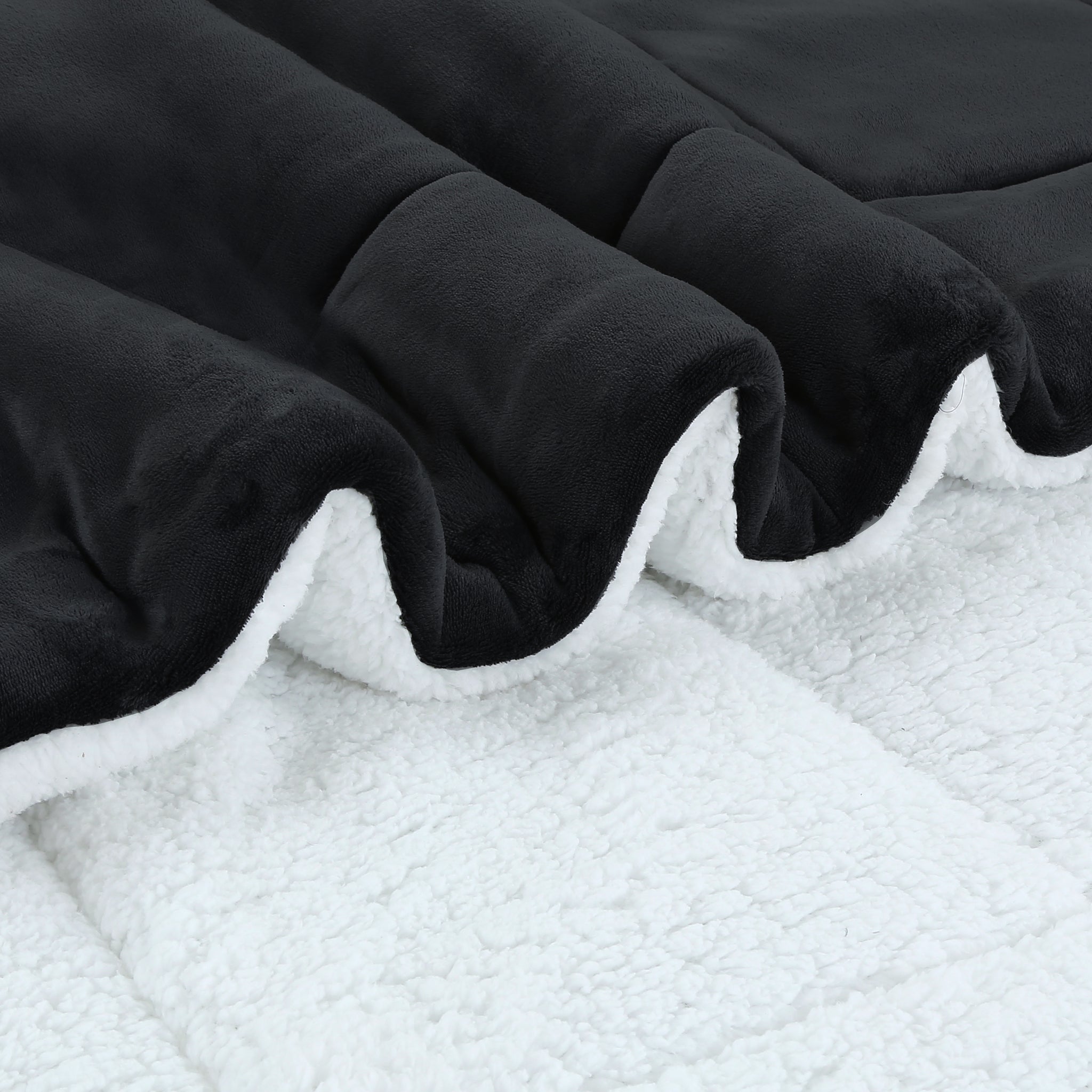Soft Micromink Sherpa Comforter Set, 3-Piece Comforter Set – Fluffy Ultra Cozy, Warm, and Plush Reversible Comforter with 2 Pillowcase, Queen/King Size